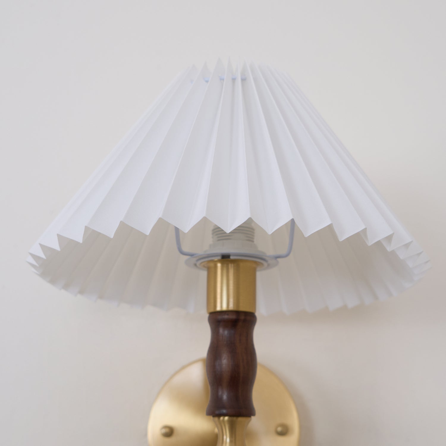 pleated-walnut-wall-light-anzaz--43