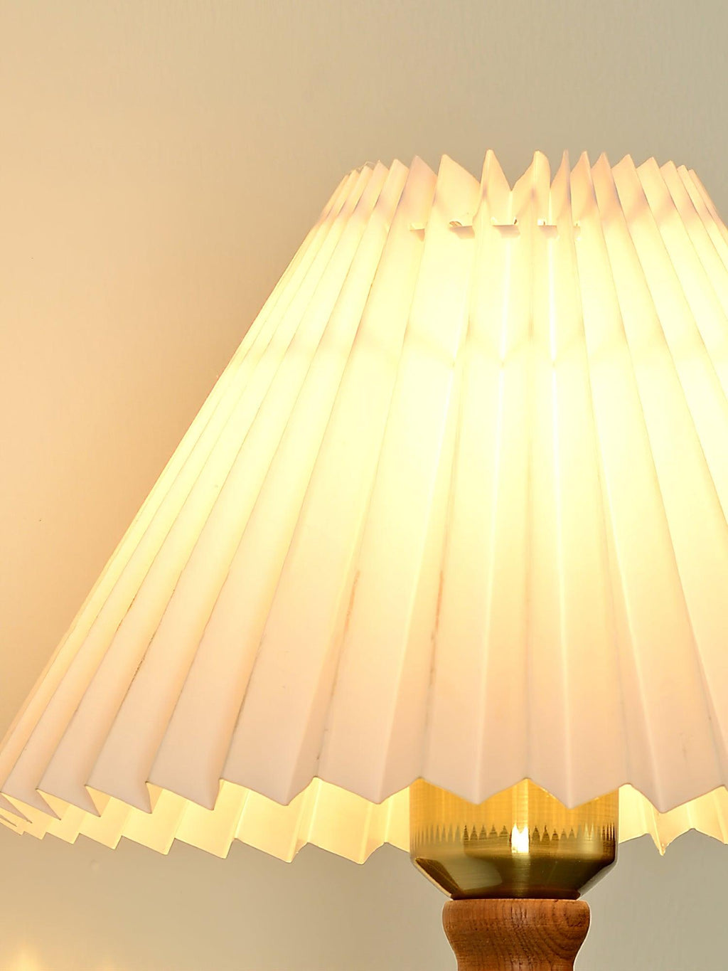 pleated-walnut-wall-light-anzaz--20