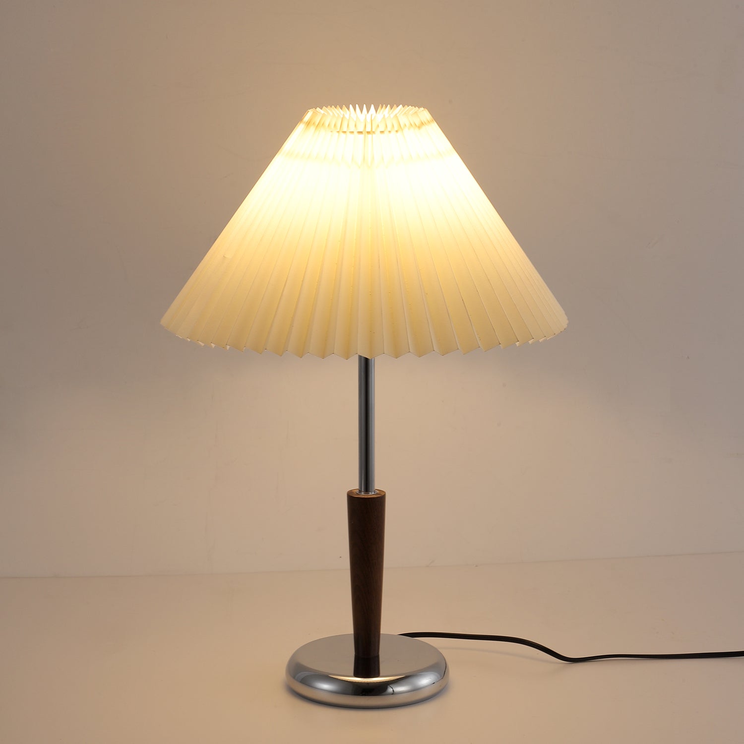 lynnea-pleated-table-lamp-anzaz--8
