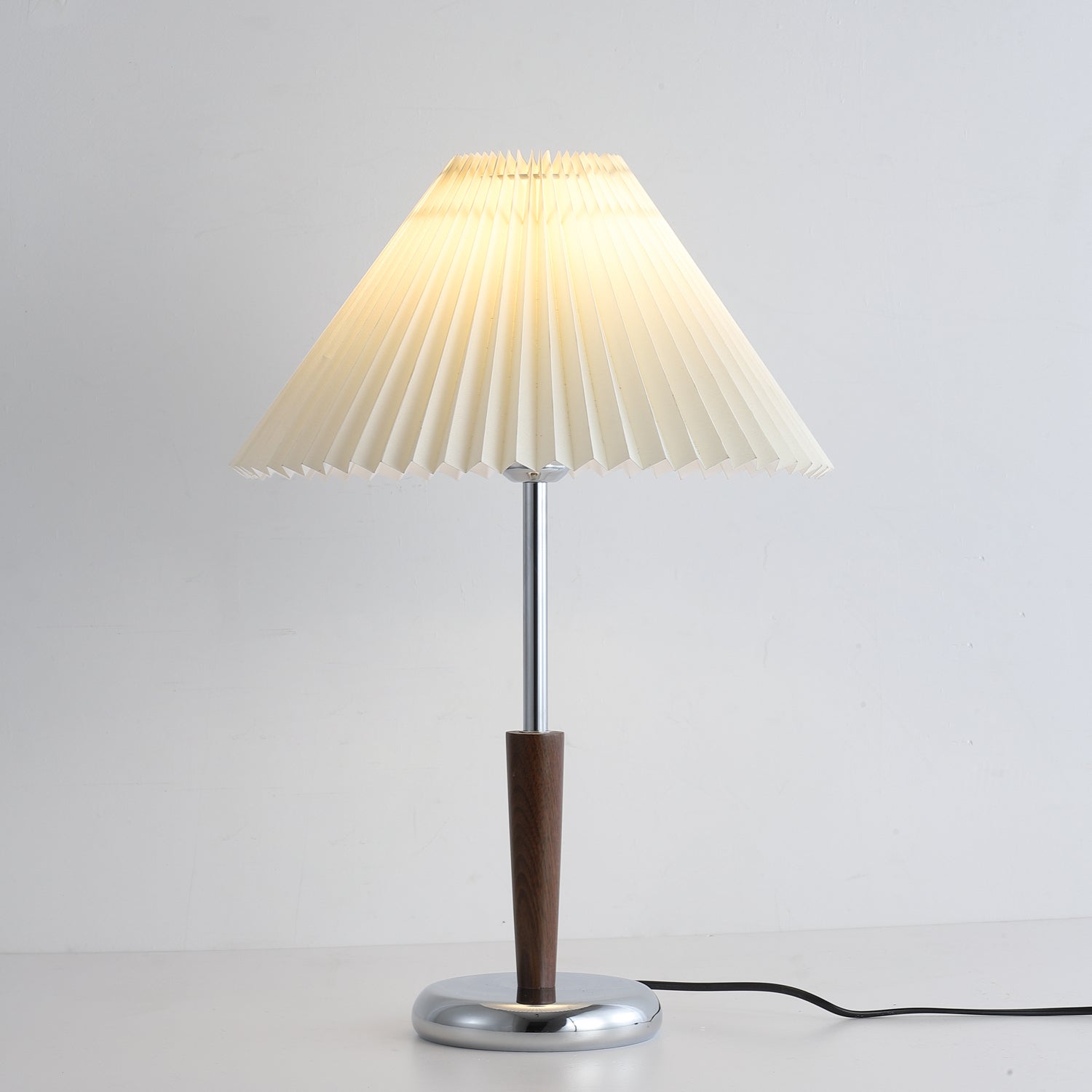 lynnea-pleated-table-lamp-anzaz--12