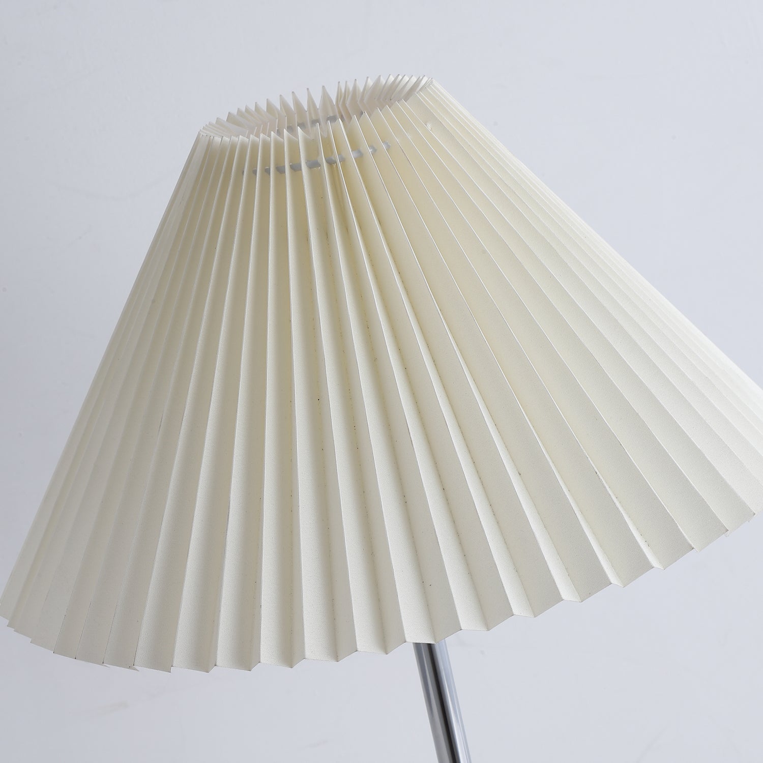 lynnea-pleated-table-lamp-anzaz--15