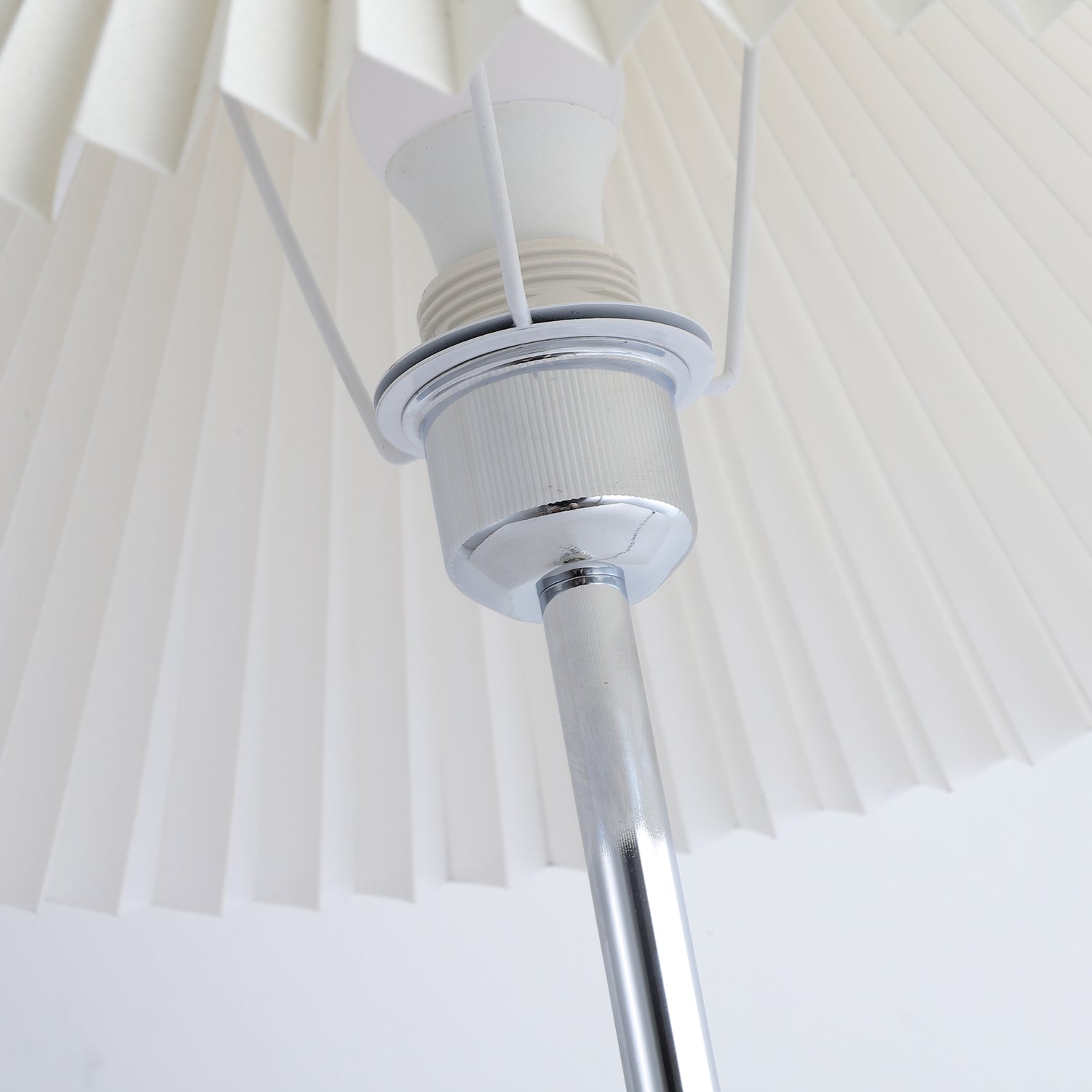 lynnea-pleated-table-lamp-anzaz--17
