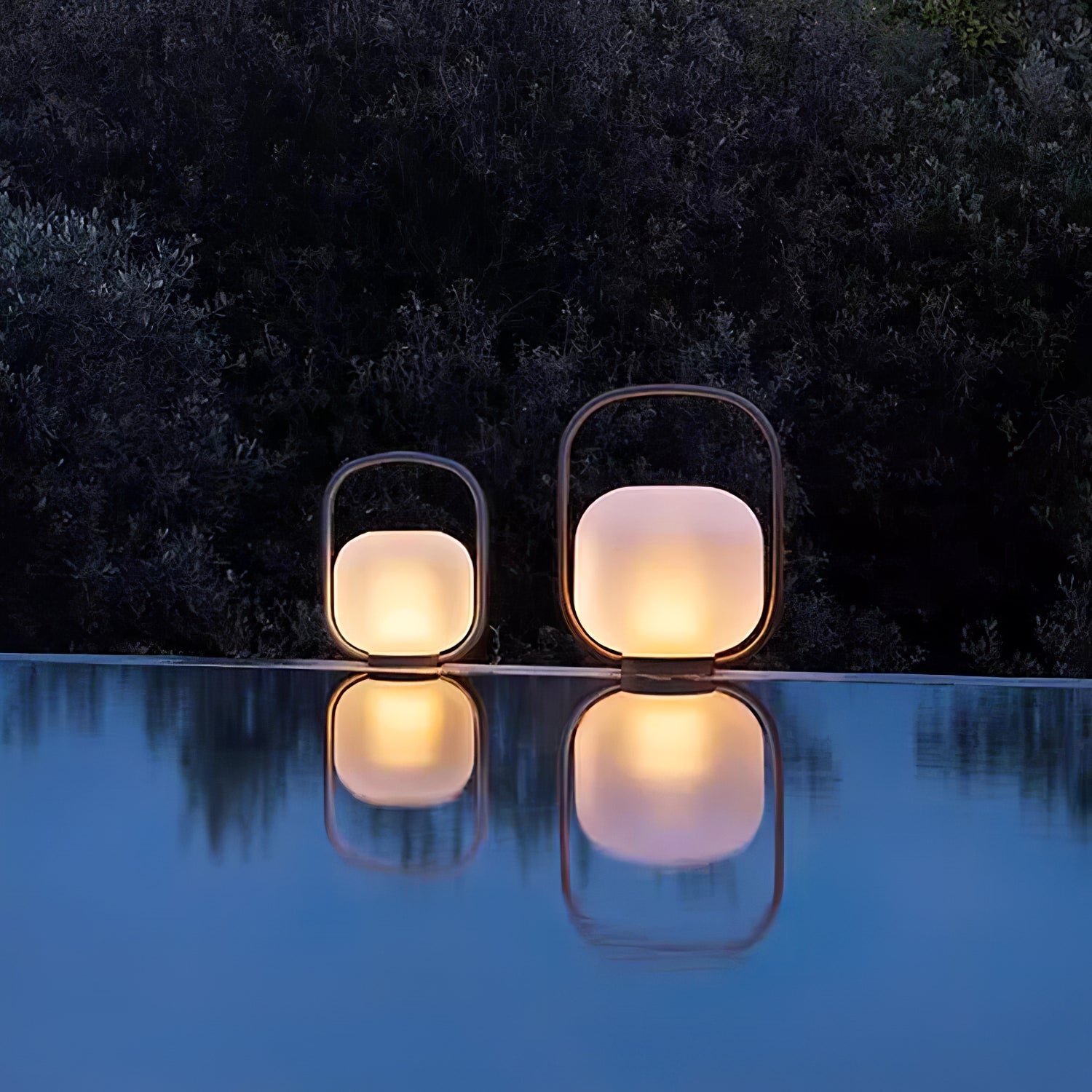 portable-lantern-outdoor-table-lamp-with-solar-panel-anzaz--35