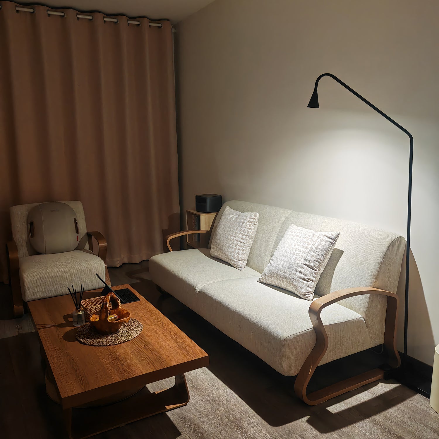 pureform-floor-lamp-anzaz--10