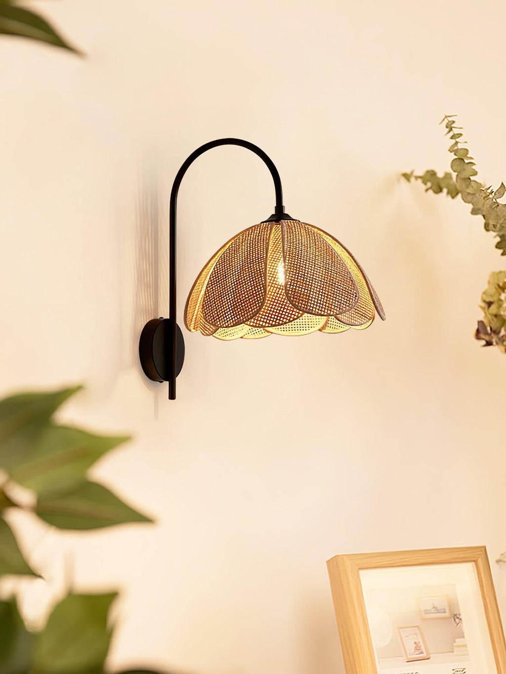 rattan-petal-wall-lamp-anzaz--12