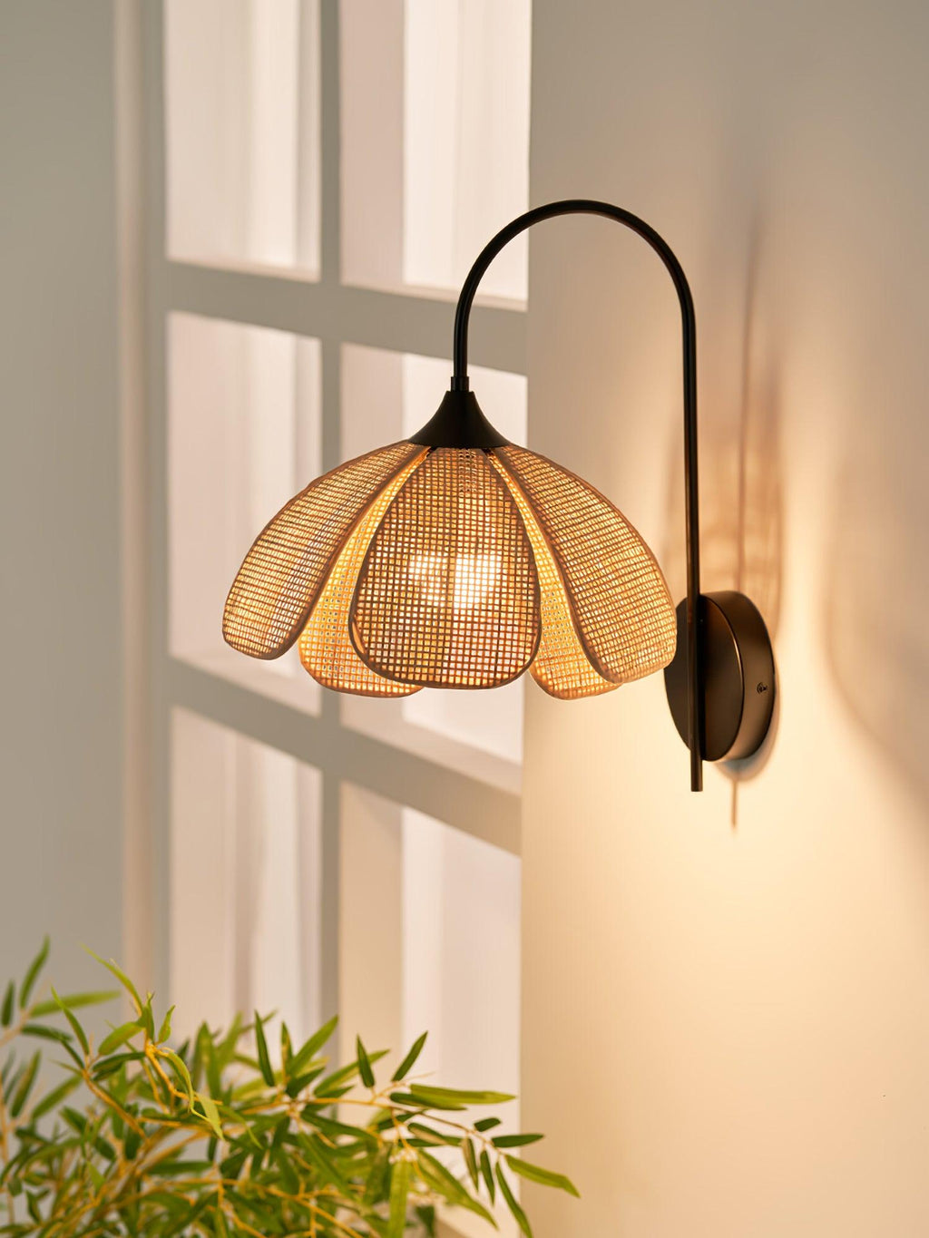 rattan-petal-wall-lamp-anzaz--22