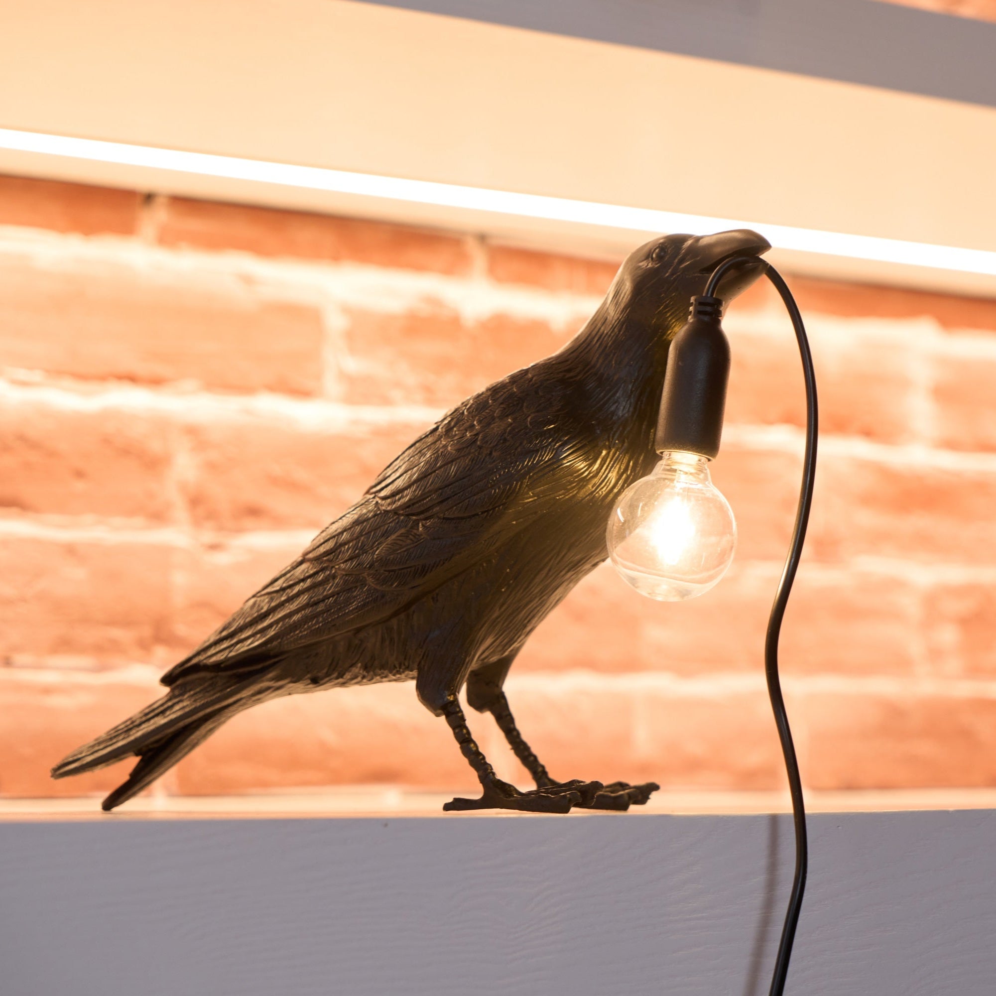 raven-resin-table-lamp-anzaz-White-5