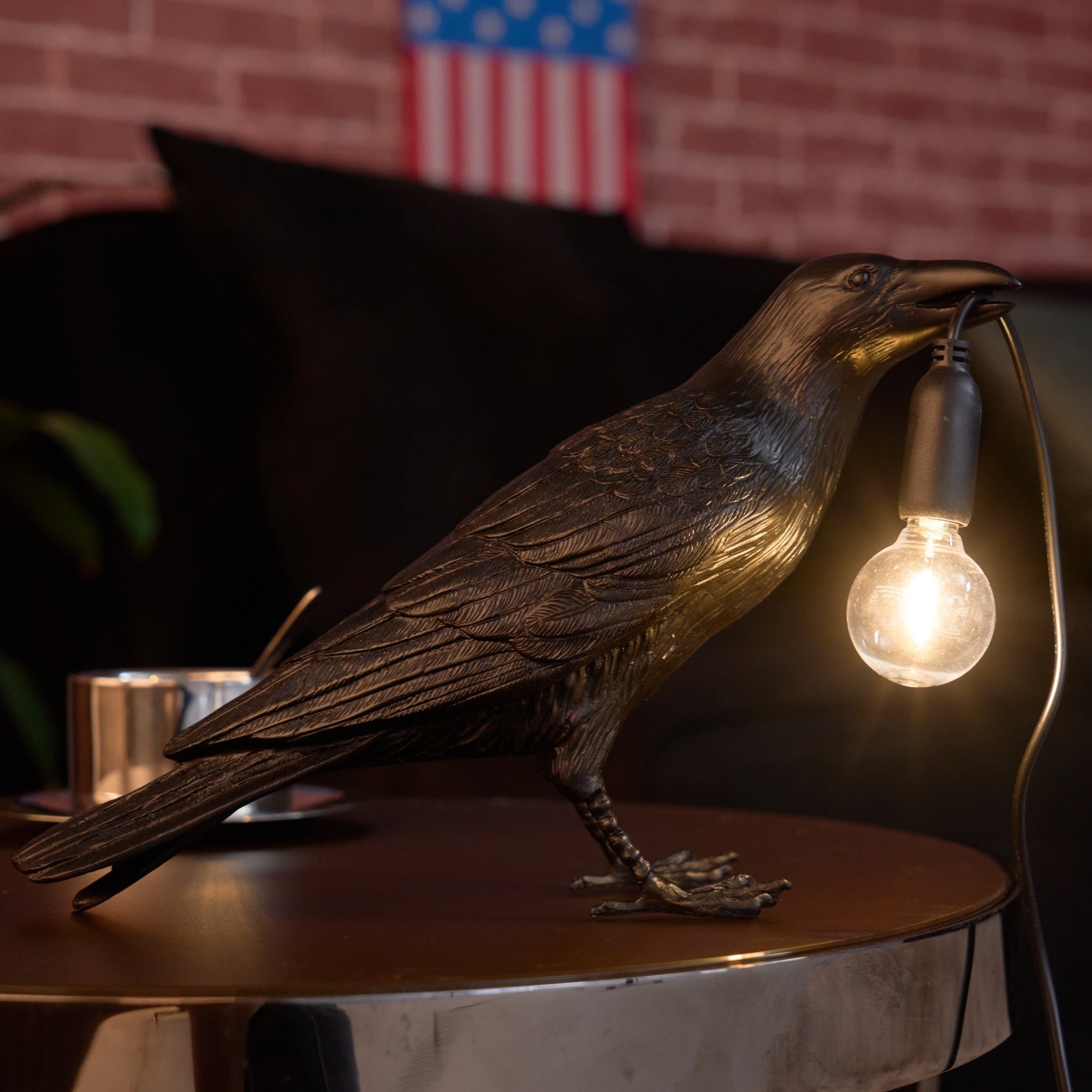 raven-resin-table-lamp-anzaz-White-14