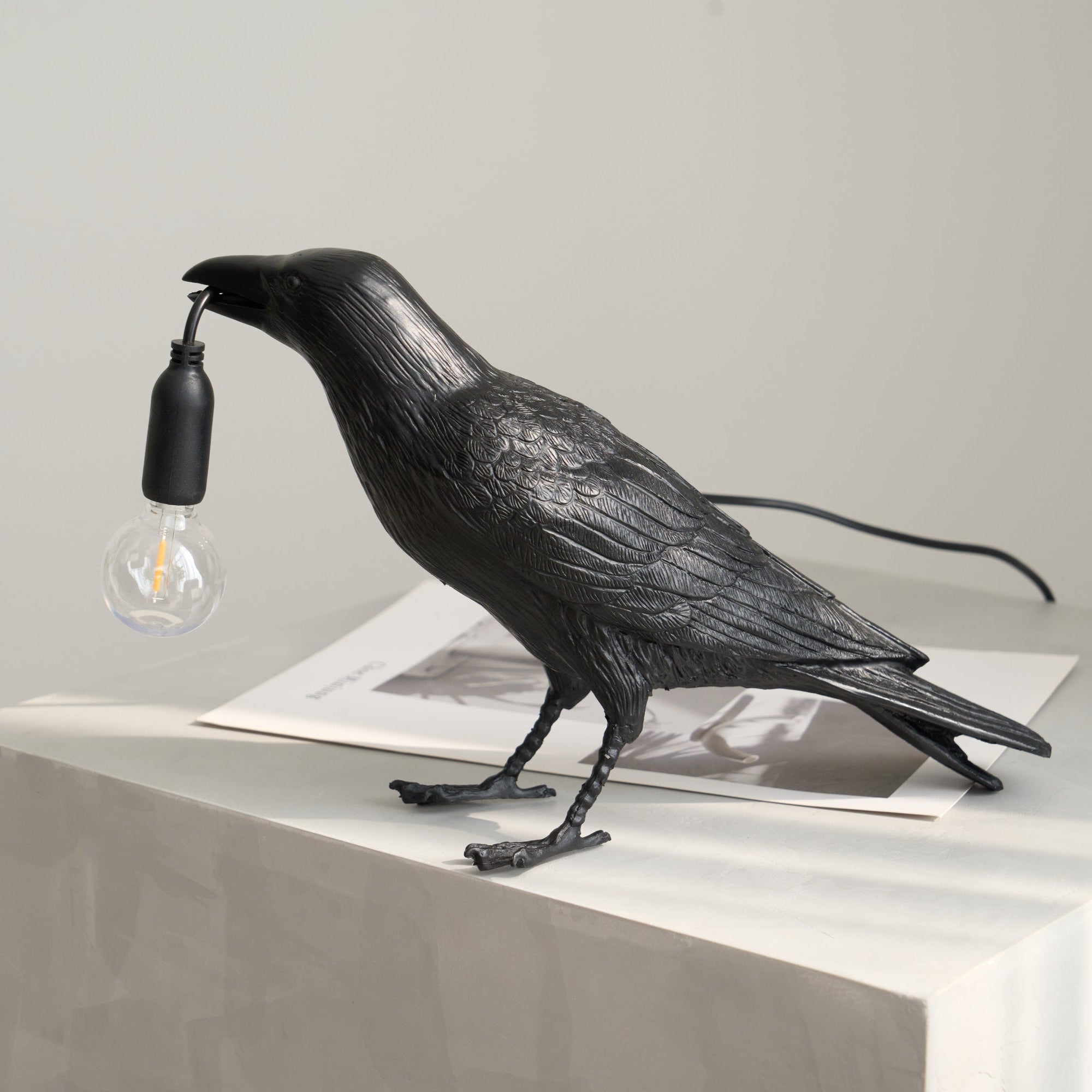 raven-resin-table-lamp-anzaz-Black-4