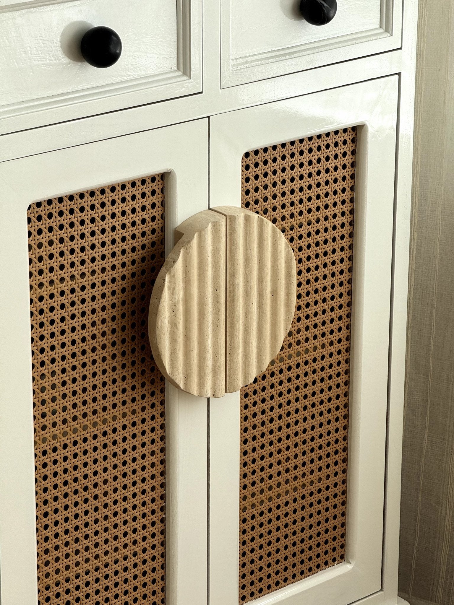 ravina-ripple-pull-handle-anzaz-Value A: Wood / Cabinet Door-2