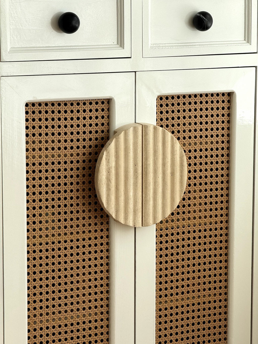 ravina-ripple-pull-handle-anzaz-Value A: Wood / Cabinet Door-9