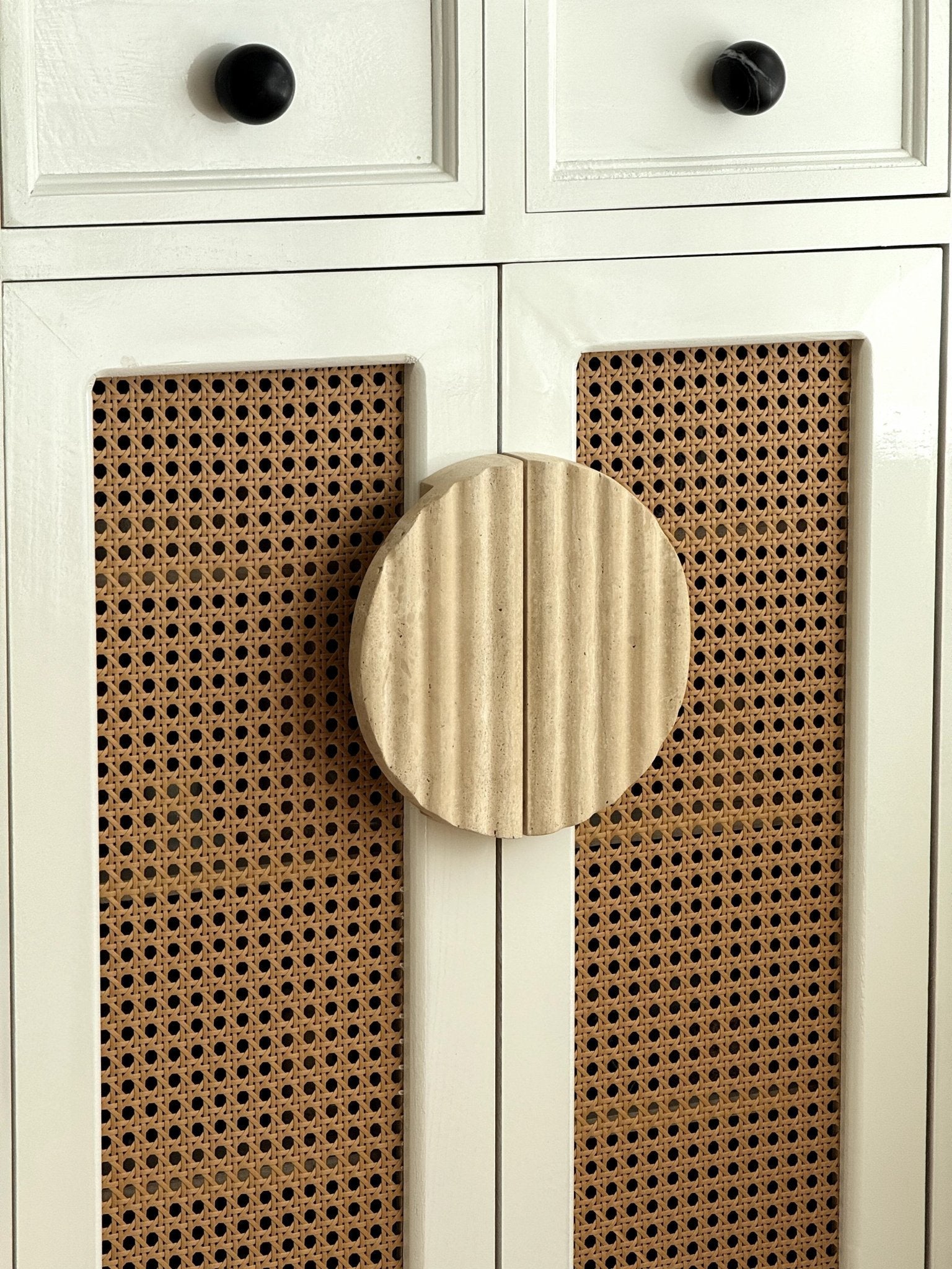 ravina-ripple-pull-handle-anzaz-Value A: Wood / Cabinet Door-9