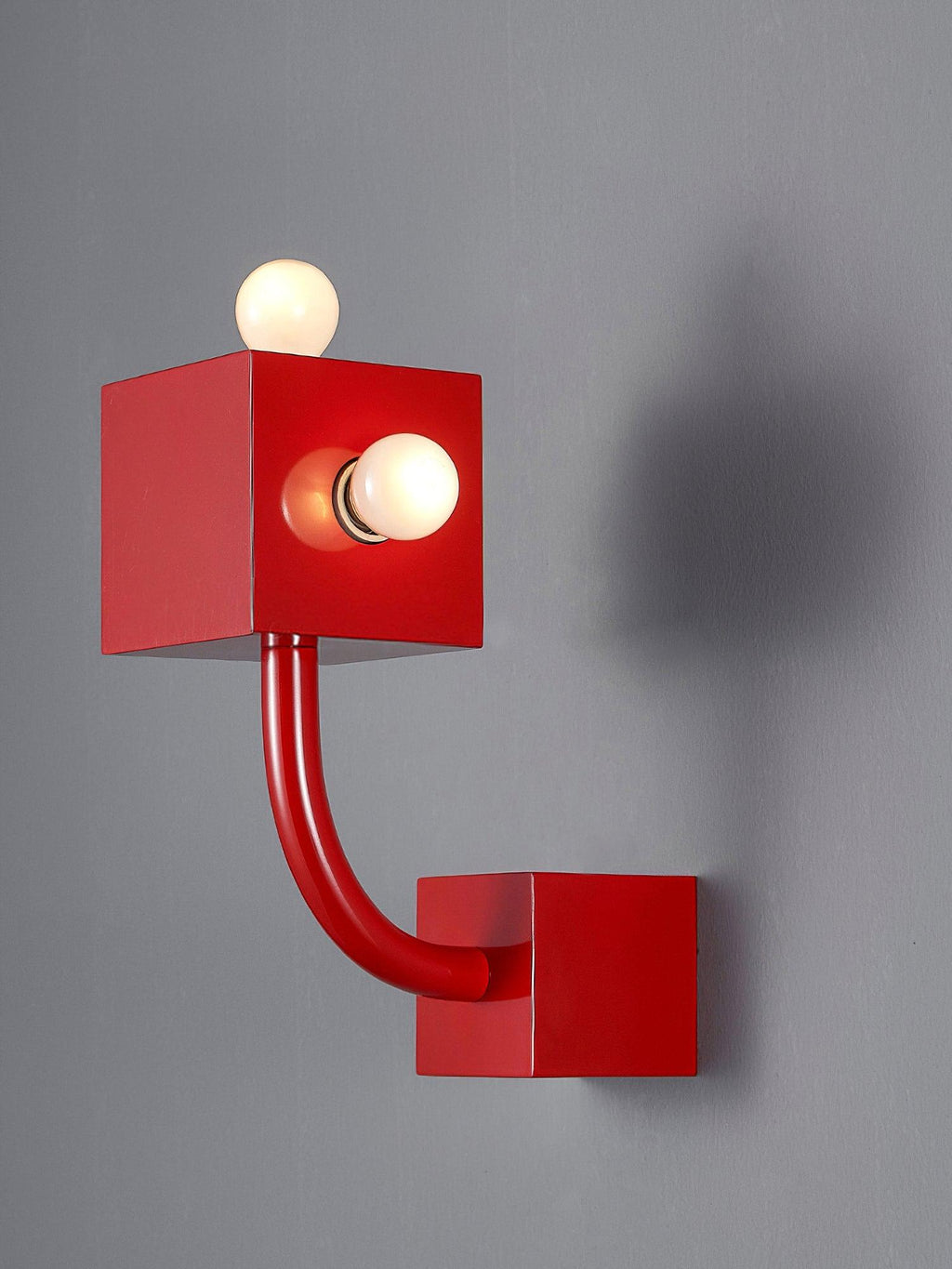 red-cube-wall-lamp-anzaz--11