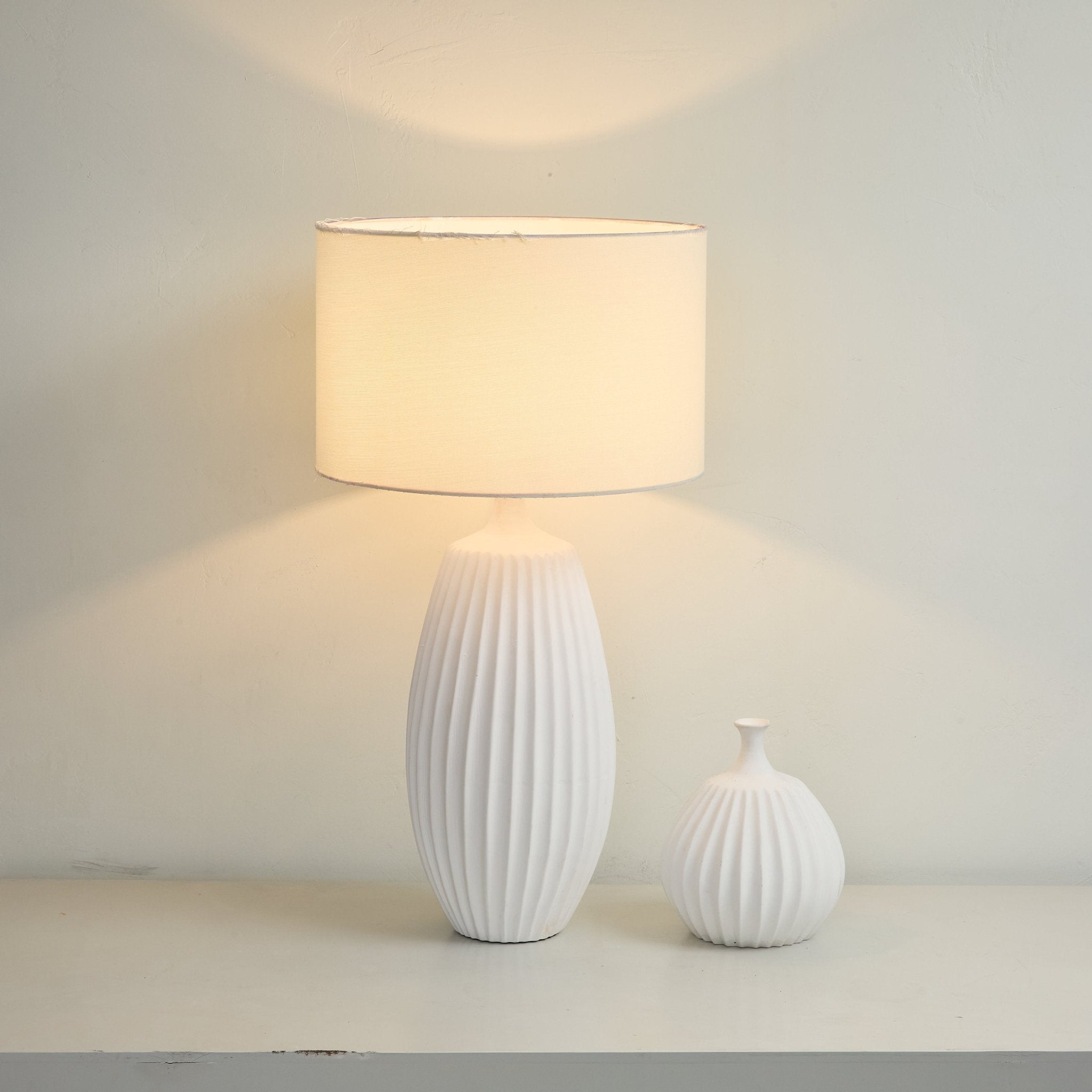 ribbed-ceramic-table-lamp-anzaz-White-2