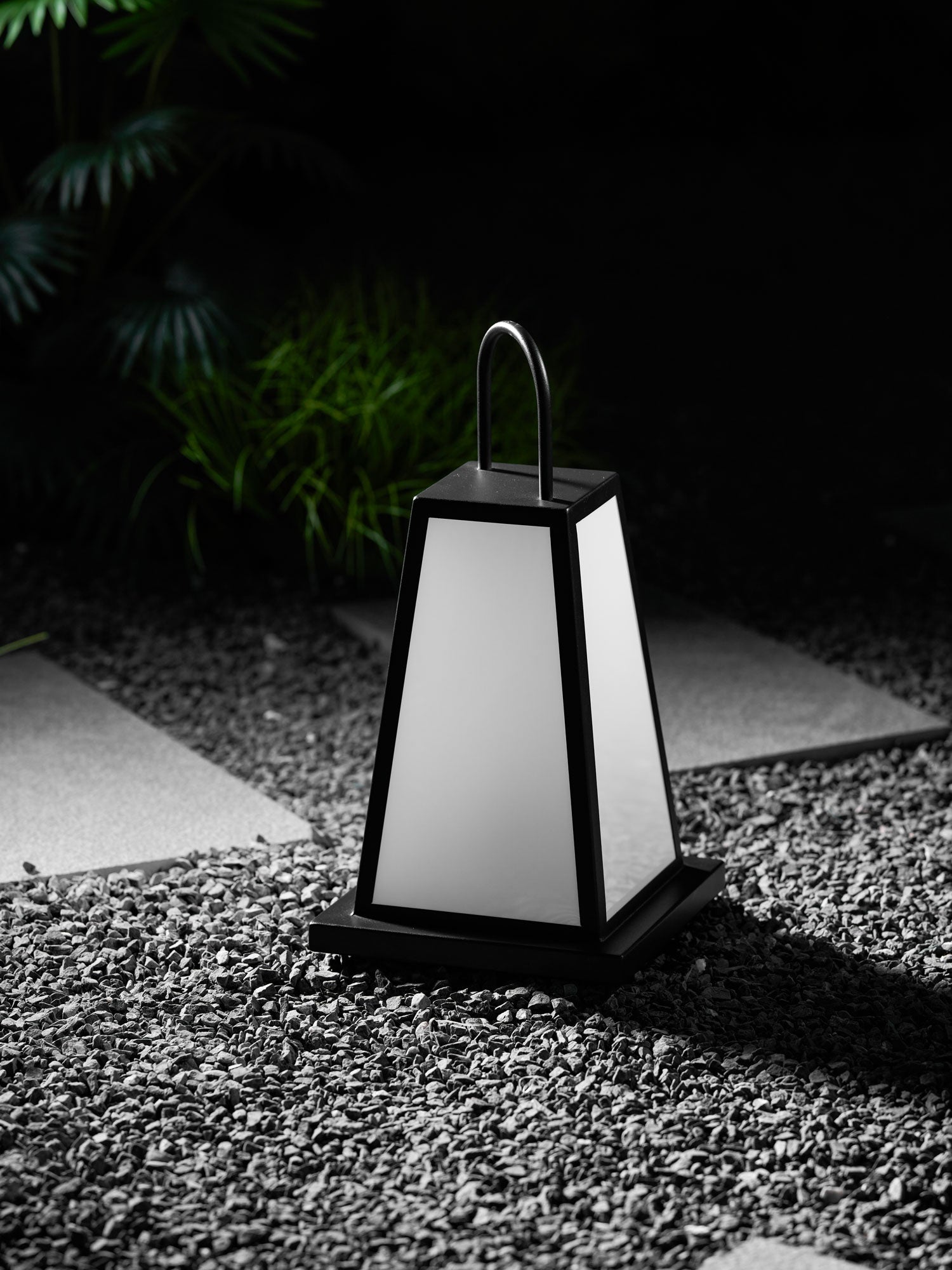 roam-lantern-garden-outdoor-lamp-anzaz--37