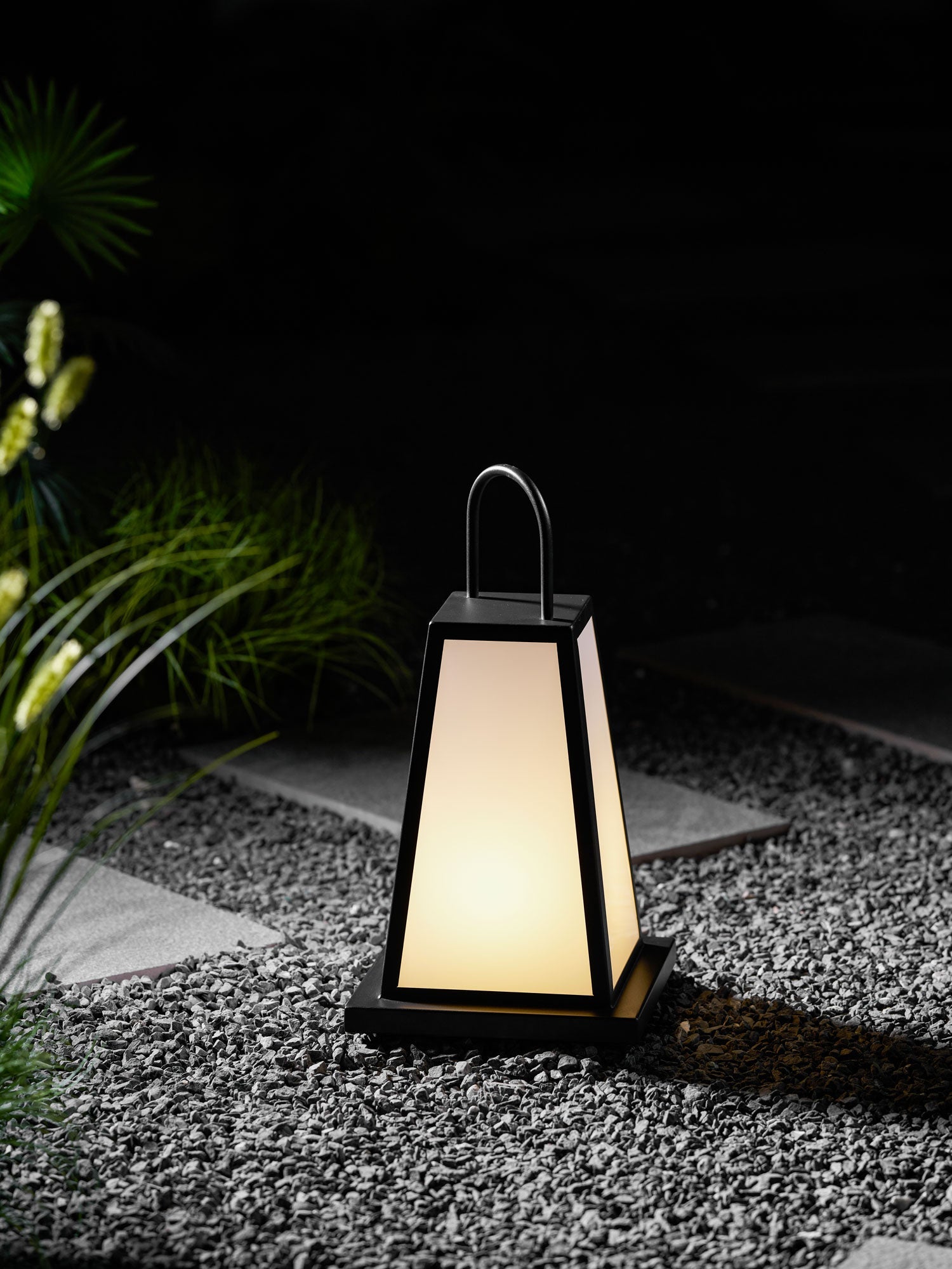 roam-lantern-garden-outdoor-lamp-anzaz--40