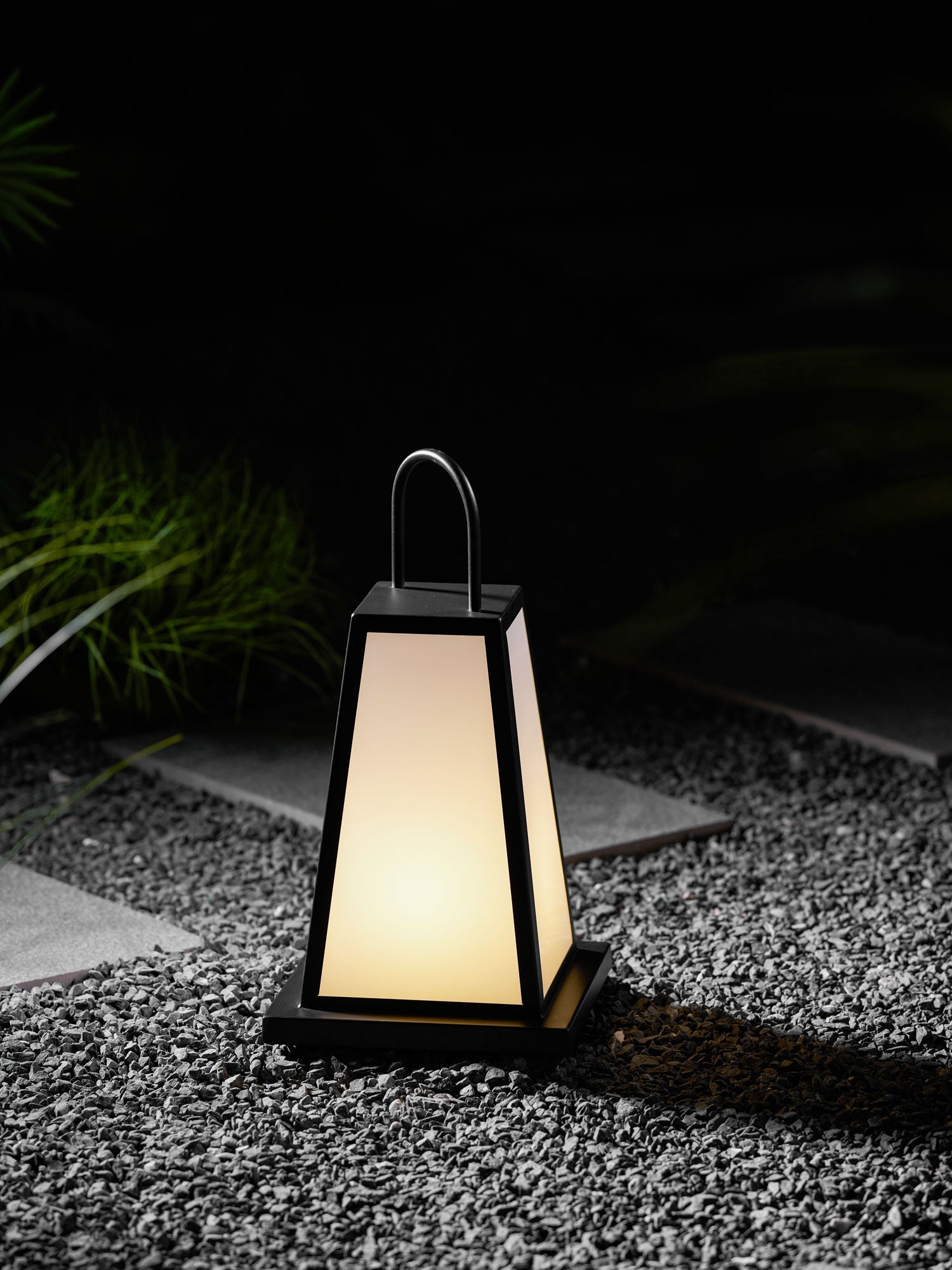 roam-lantern-garden-outdoor-lamp-anzaz--44
