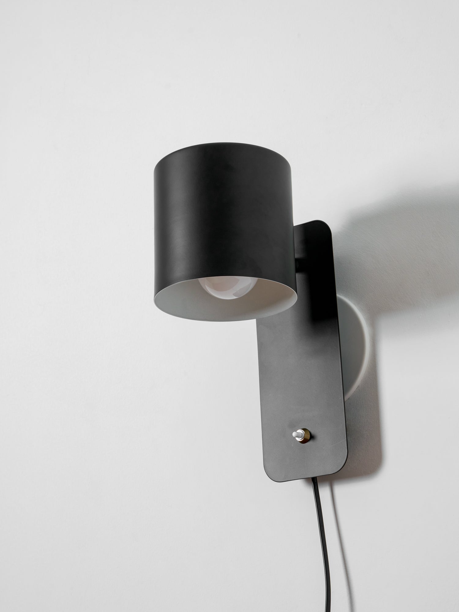 rotatable-cylinder-plug-in-wall-lamp-anzaz--33