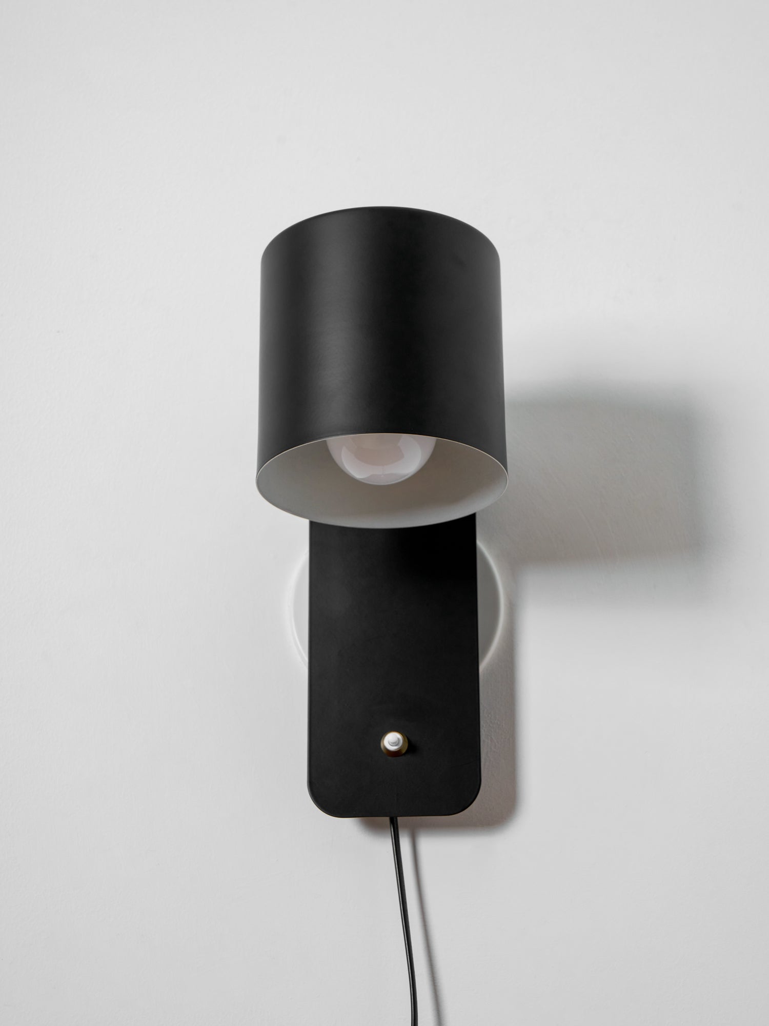 rotatable-cylinder-plug-in-wall-lamp-anzaz--34