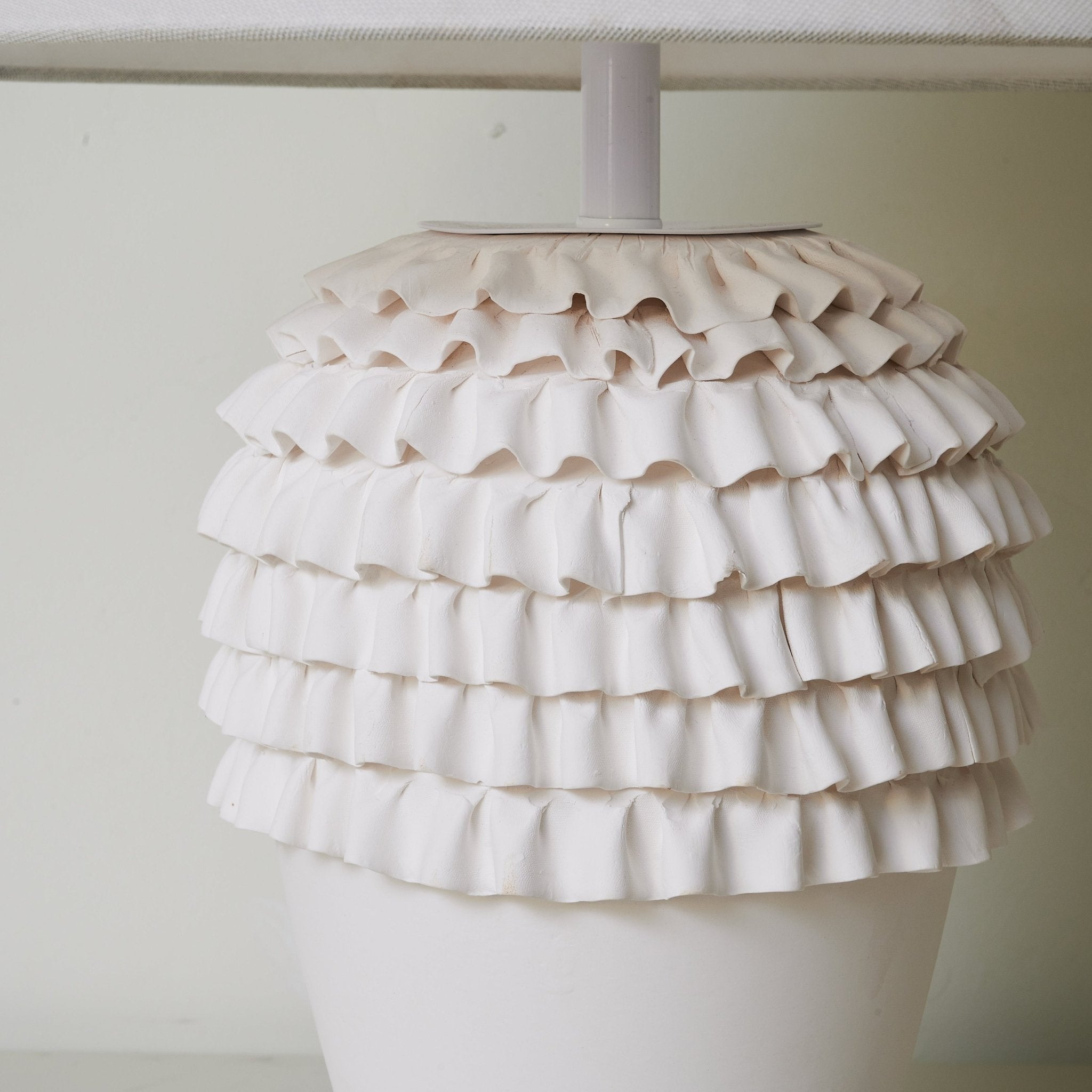 ruffle-ceramic-table-lamp-anzaz--7