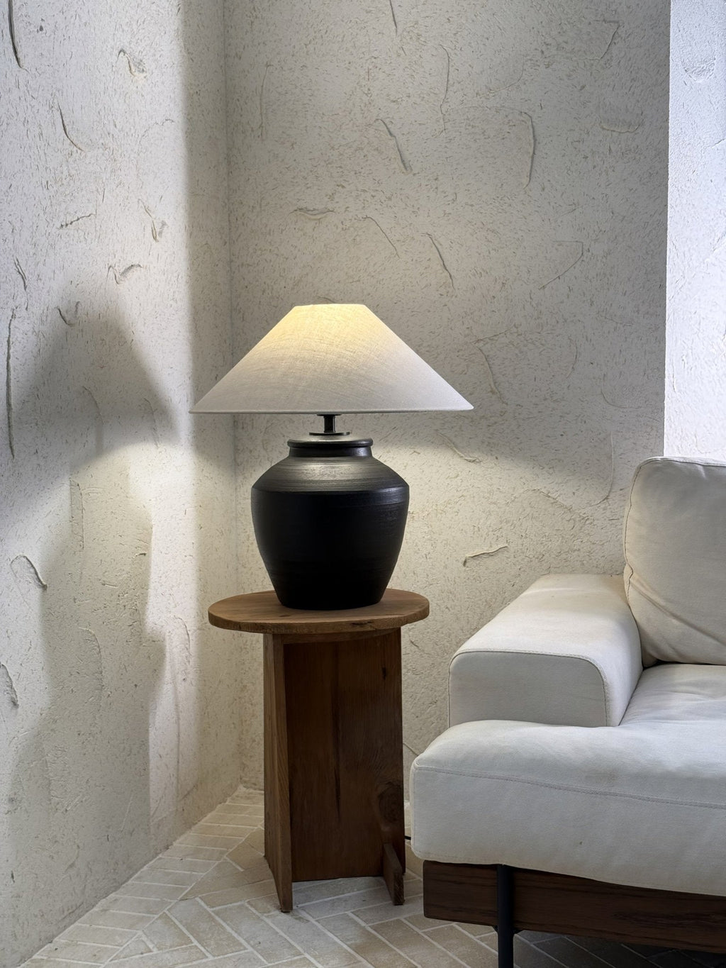 rustic-black-ceramic-table-lamp-anzaz--15