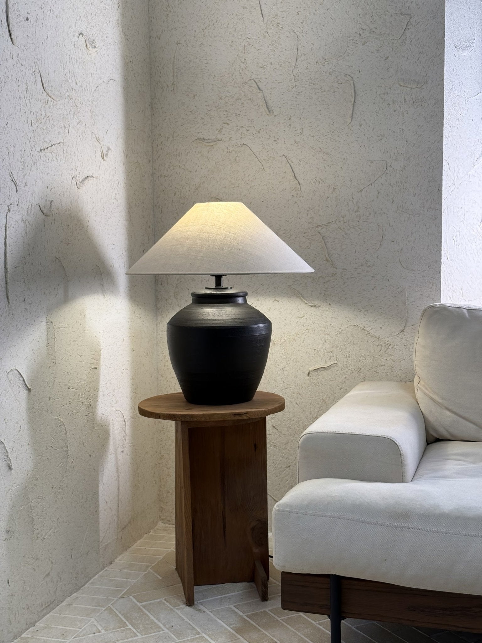 rustic-black-ceramic-table-lamp-anzaz--15