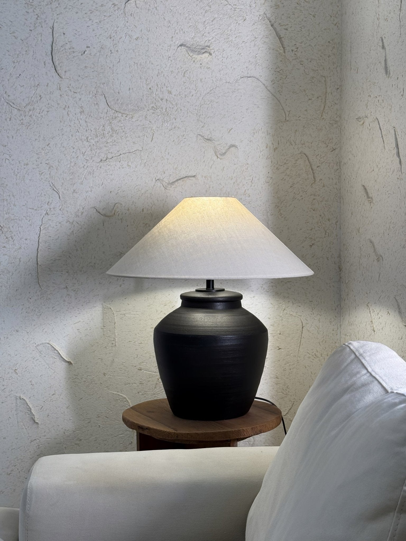 rustic-black-ceramic-table-lamp-anzaz--16
