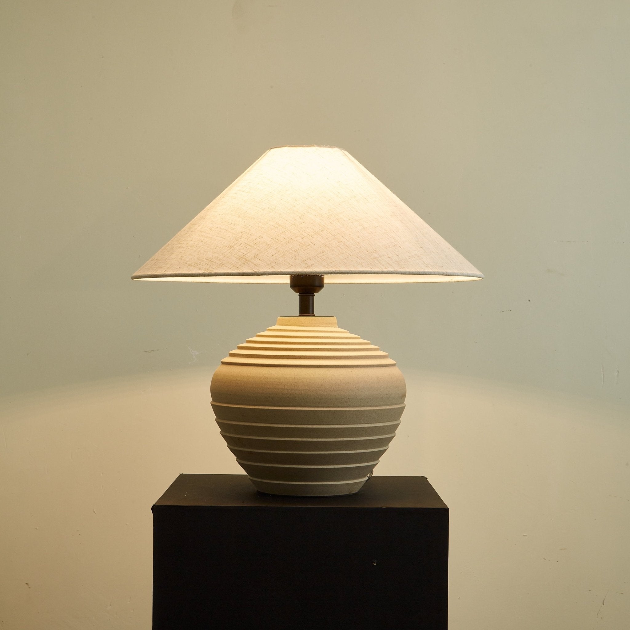 verdigris-echo-table-lamp-anzaz-Beige-4
