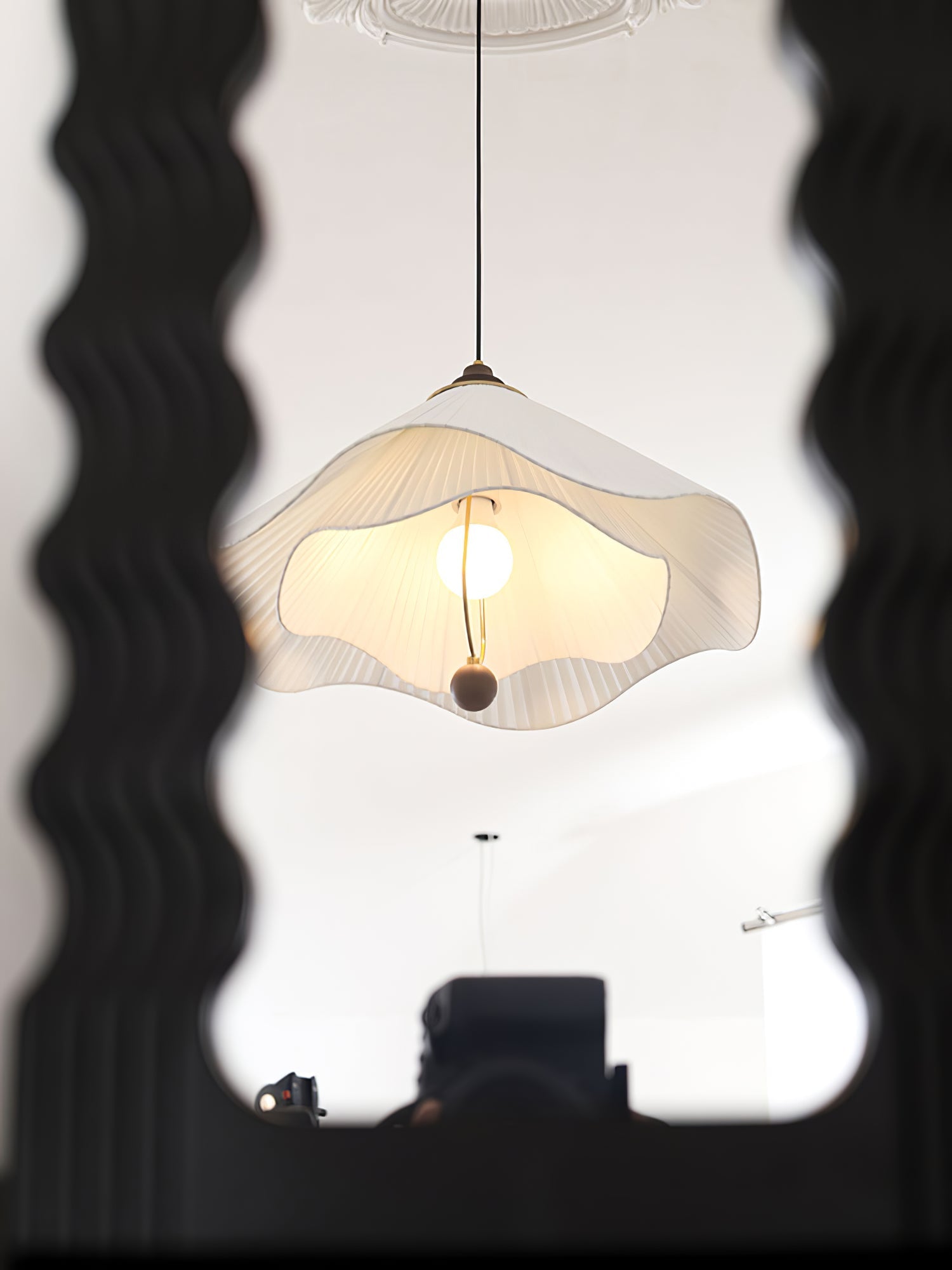 scallop-edge-pendant-light-anzaz--7