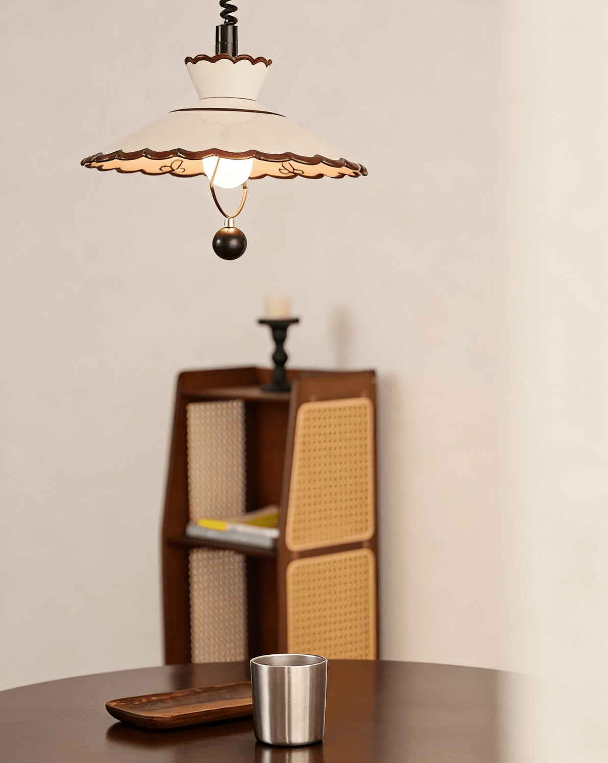 scalloped-edge-pendant-lamp-anzaz--5