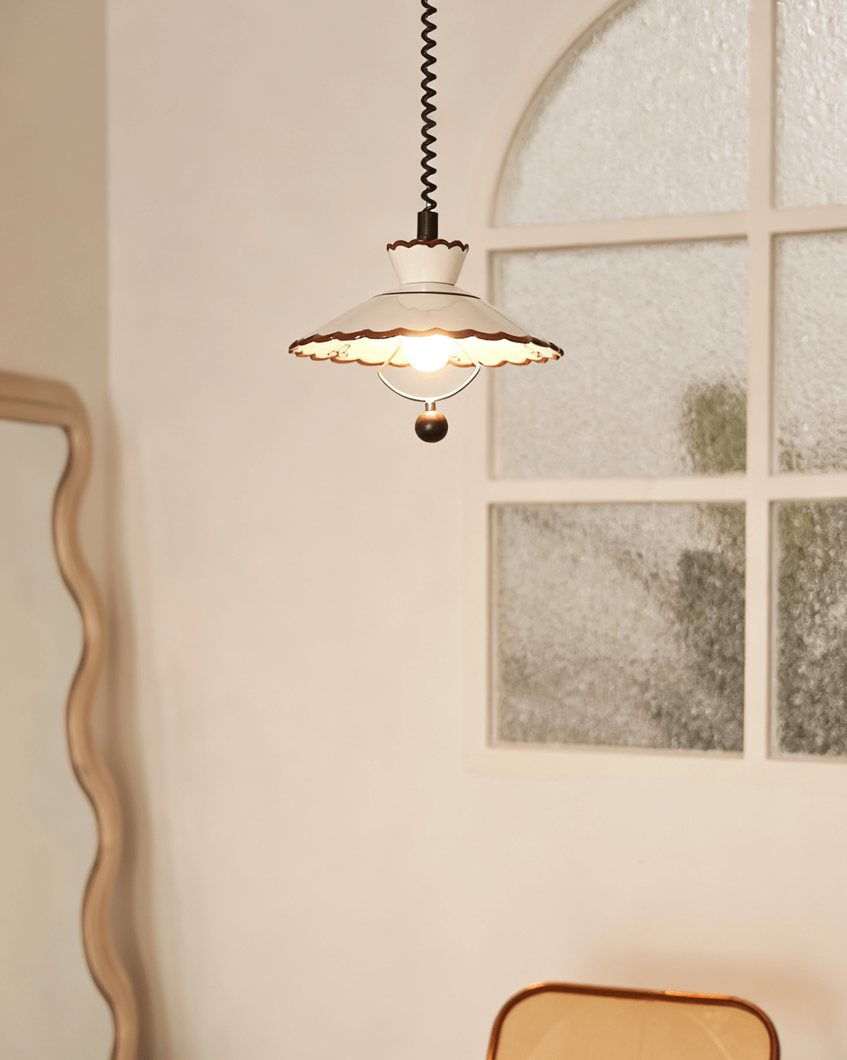 scalloped-edge-pendant-lamp-anzaz--7