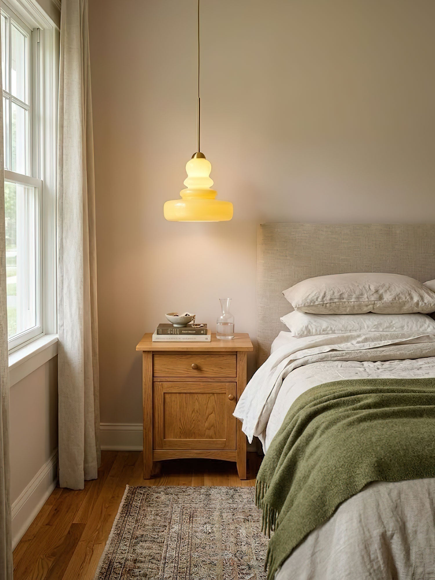 schoolhouse-glass-pendant-light-anzaz--5