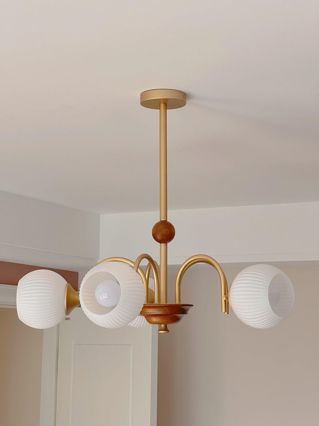sculptural-glass-ribbed-chandelier-anzaz--42