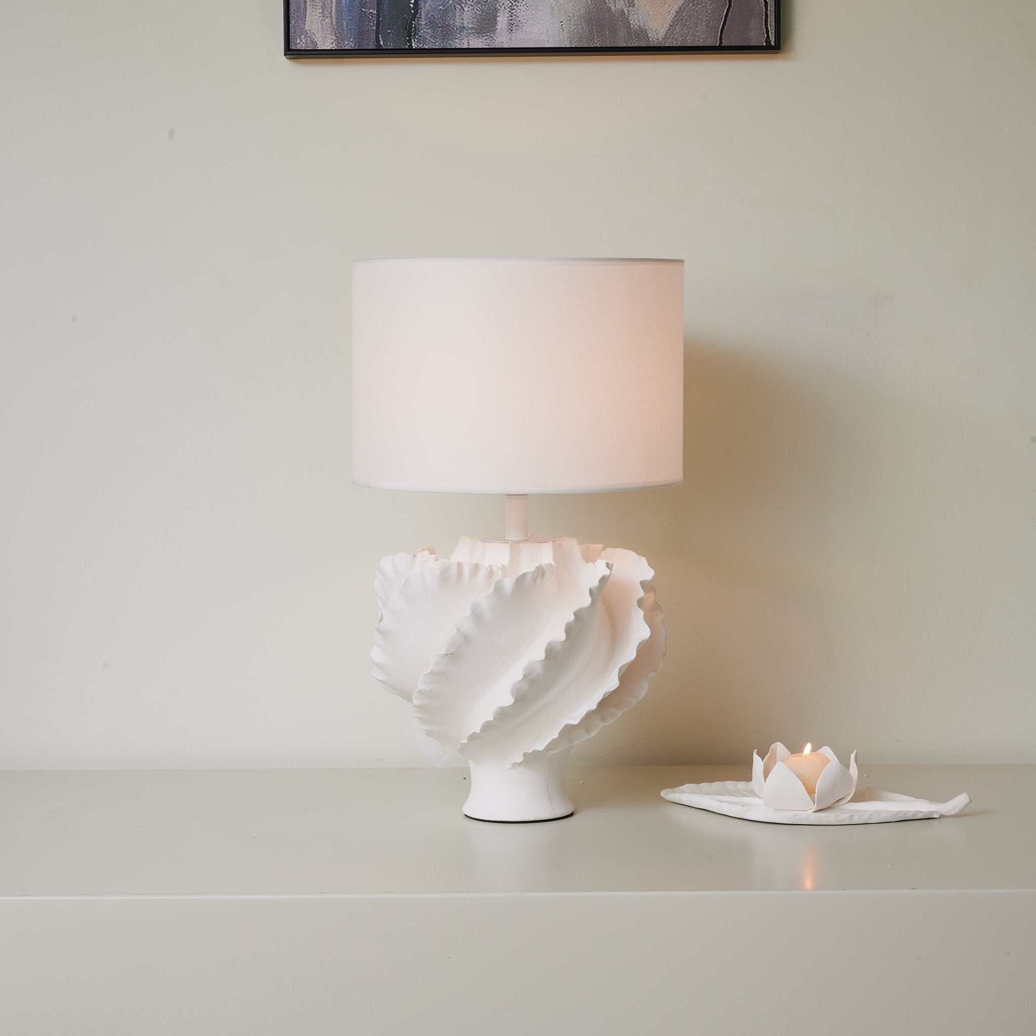 sculptural-shell-inspired-table-lamp-anzaz--5