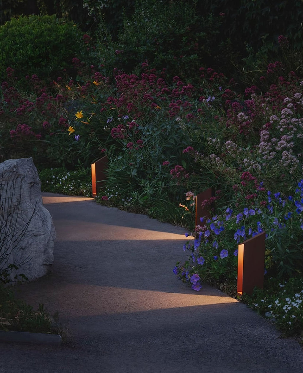 shadow-peak-outdoor-bollard-light-anzaz-White-2