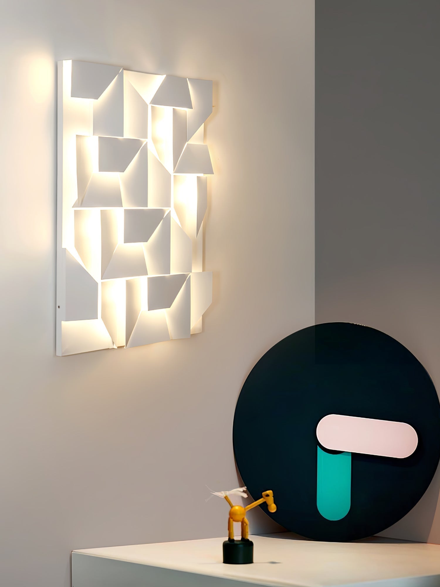 shadows-grand-plug-in-sconce-anzaz--108