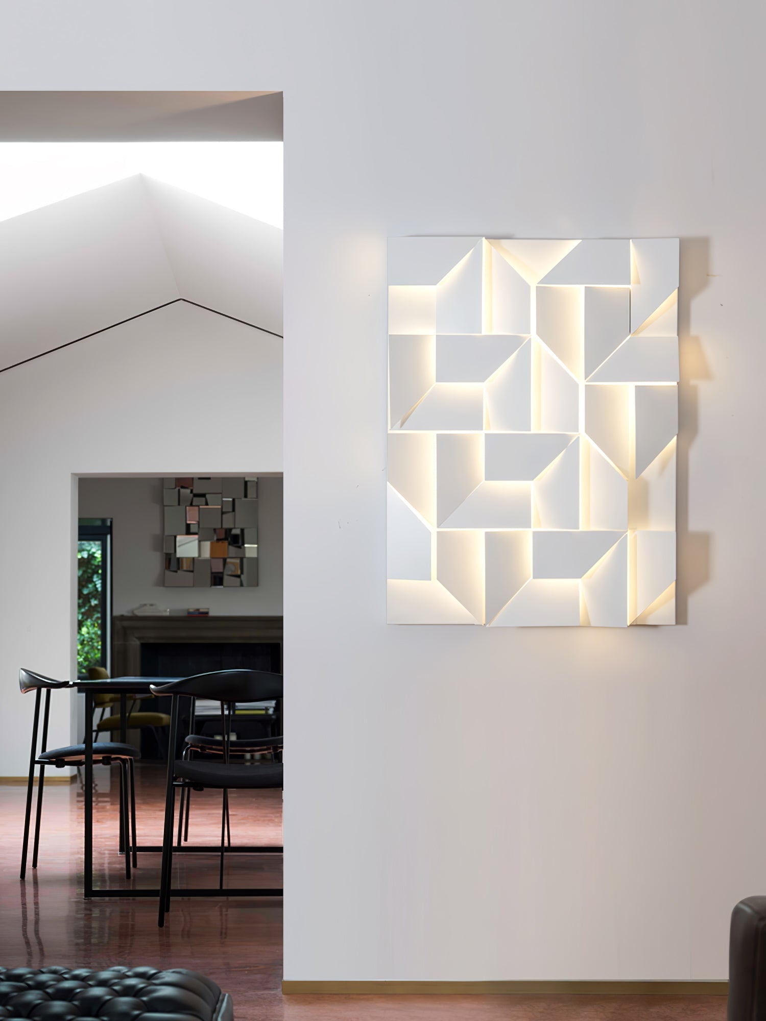 shadows-grand-plug-in-sconce-anzaz--112