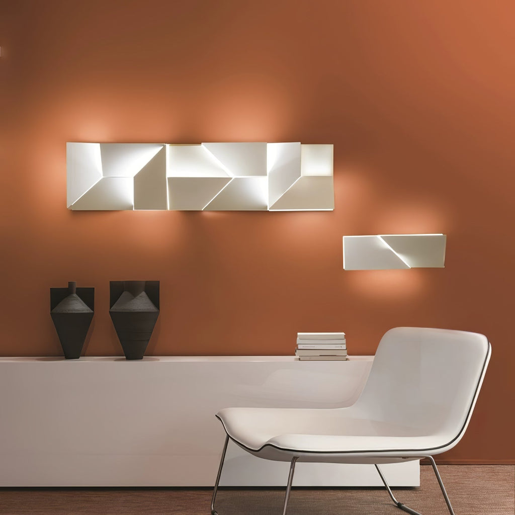 shadows-grand-plug-in-sconce-anzaz--127