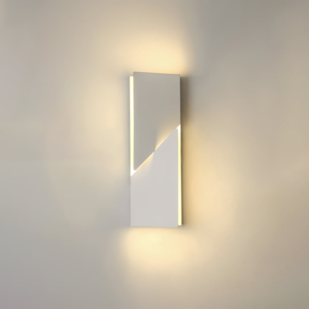 shadows-grand-plug-in-sconce-anzaz--130