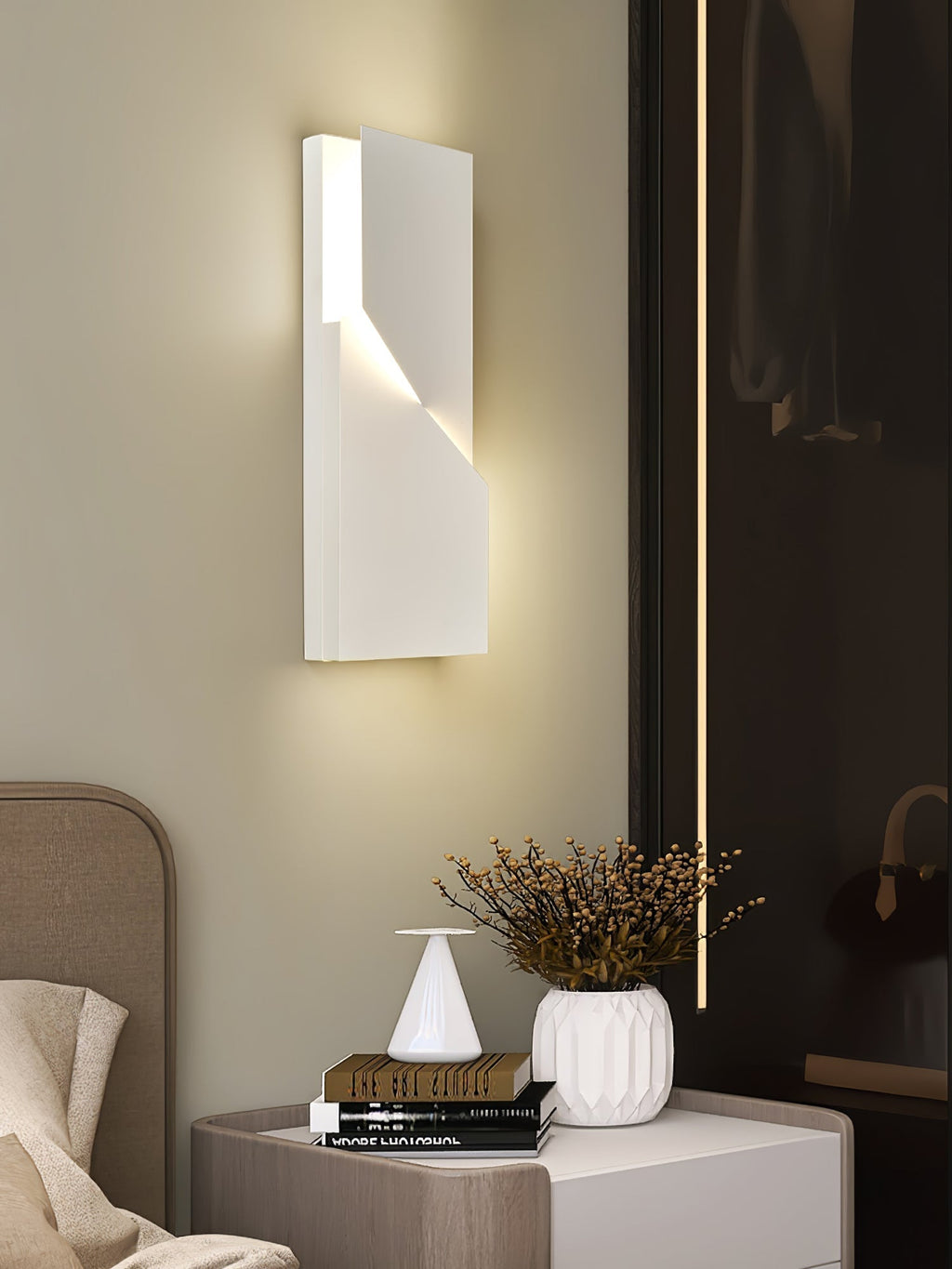 shadows-grand-plug-in-sconce-anzaz--133