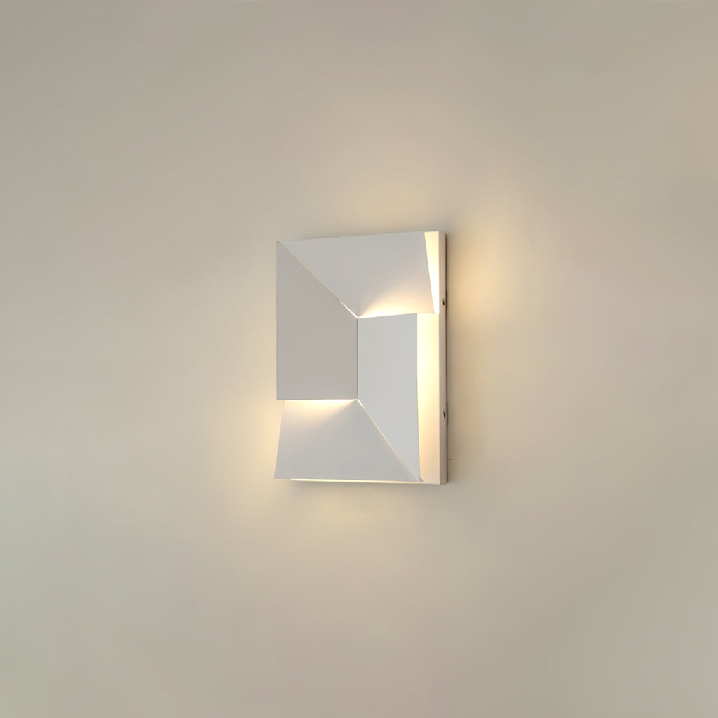 shadows-grand-plug-in-sconce-anzaz--144