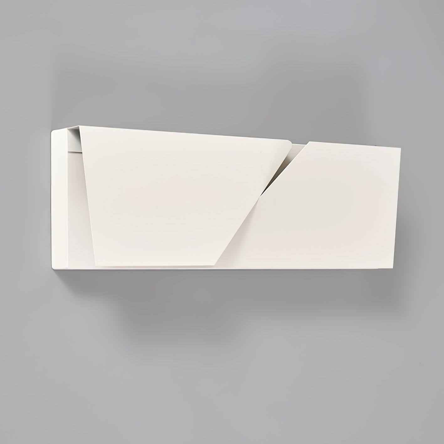 shadows-grand-plug-in-sconce-anzaz--147