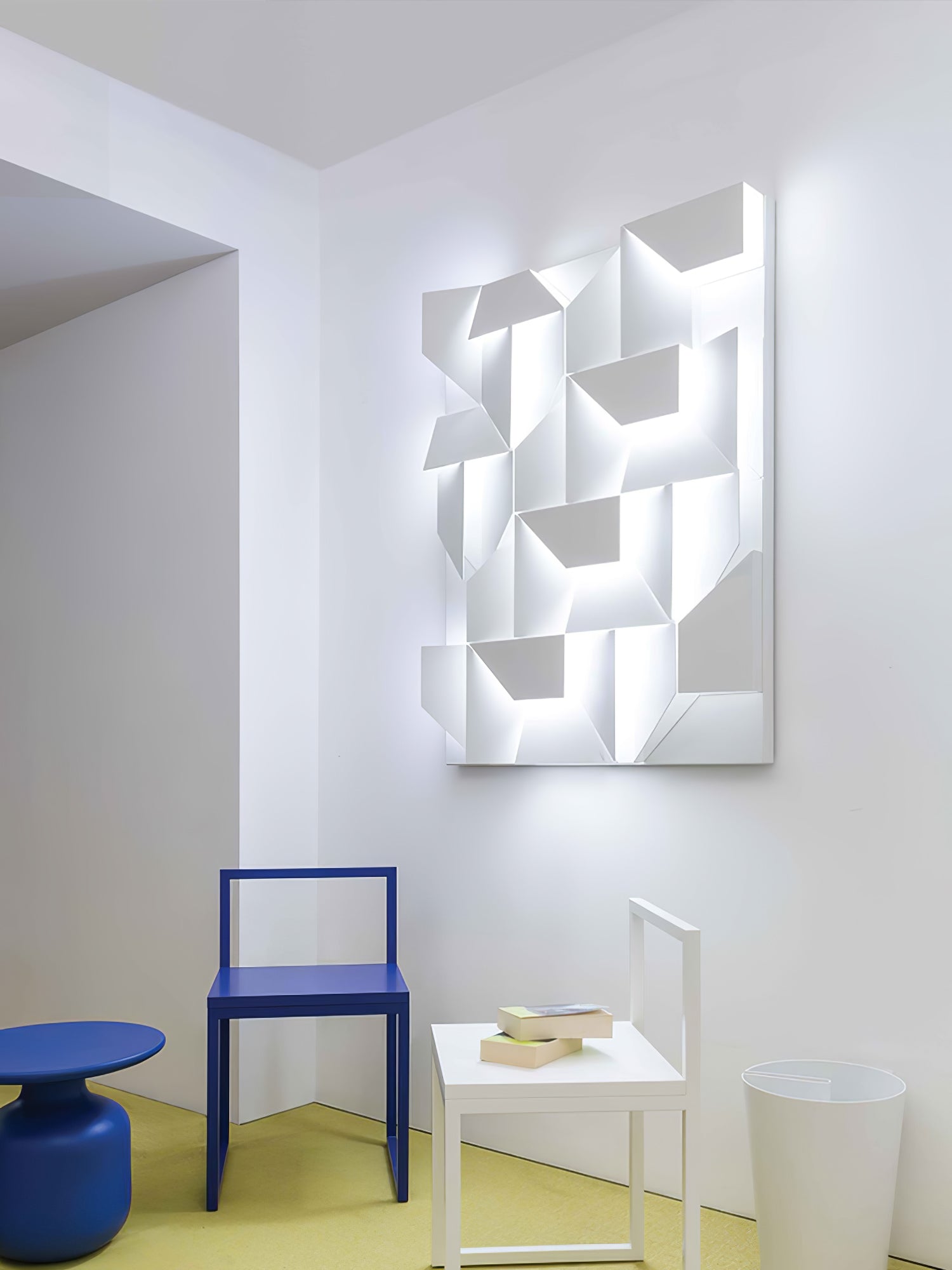 shadows-grand-plug-in-sconce-anzaz--150