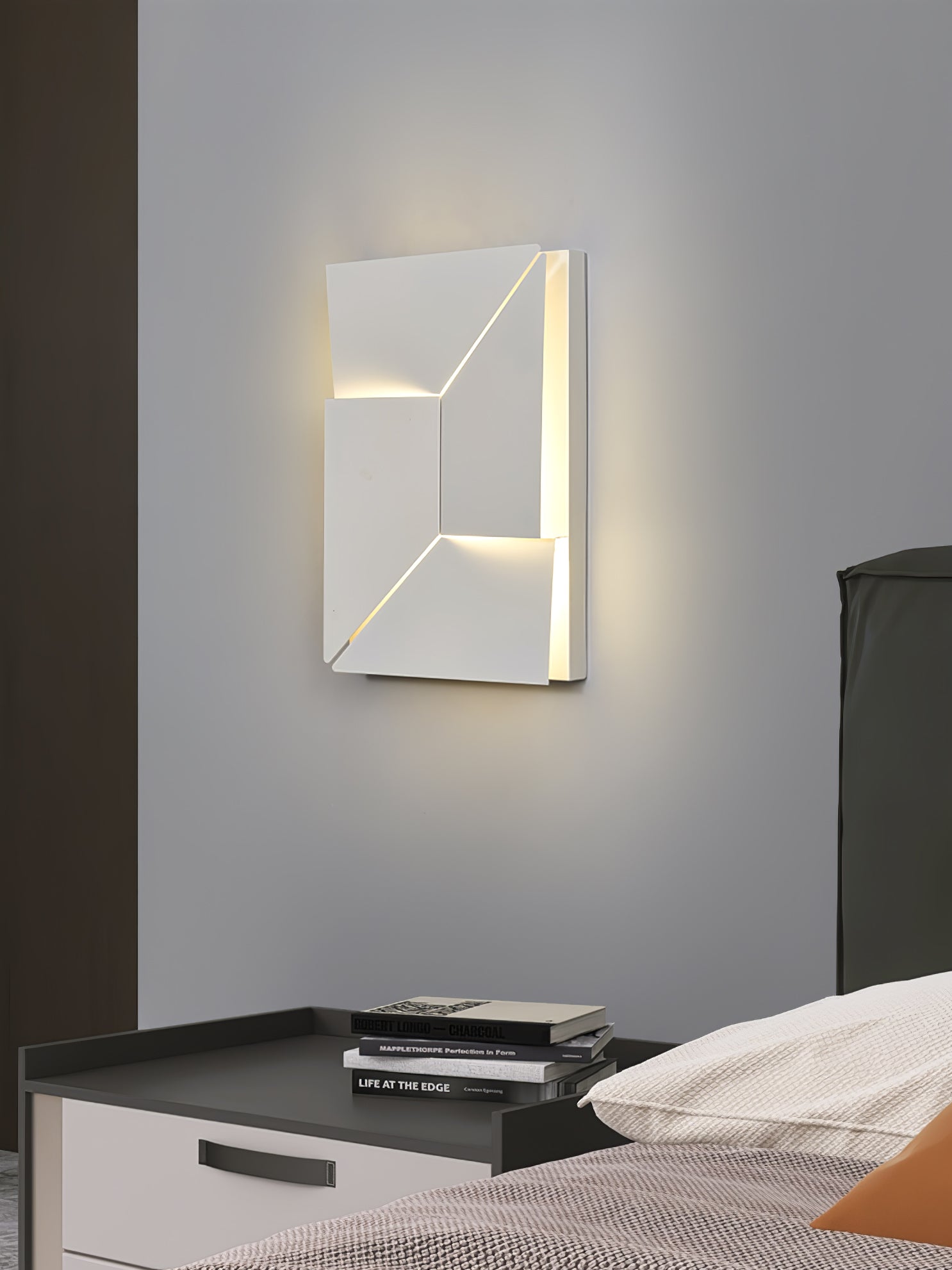 shadows-grand-plug-in-sconce-anzaz--151