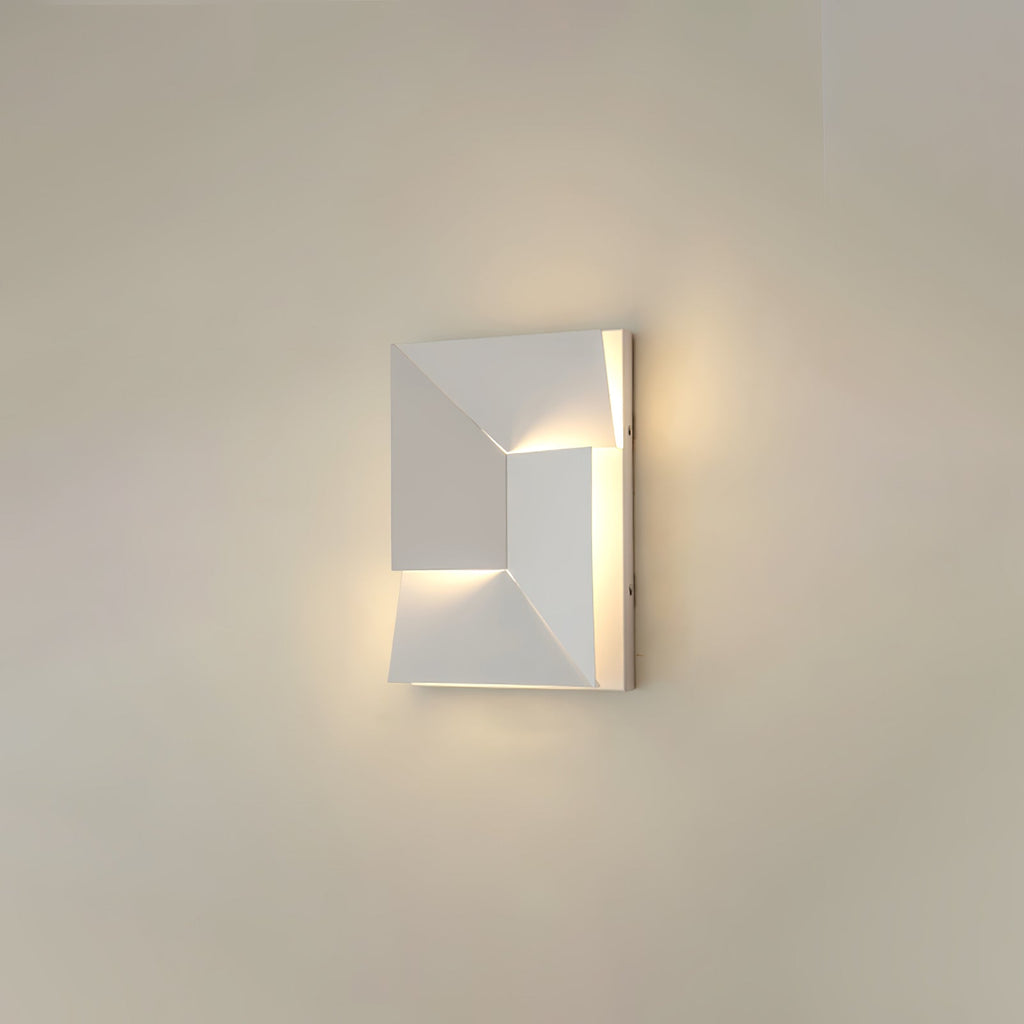 shadows-grand-plug-in-sconce-anzaz--103