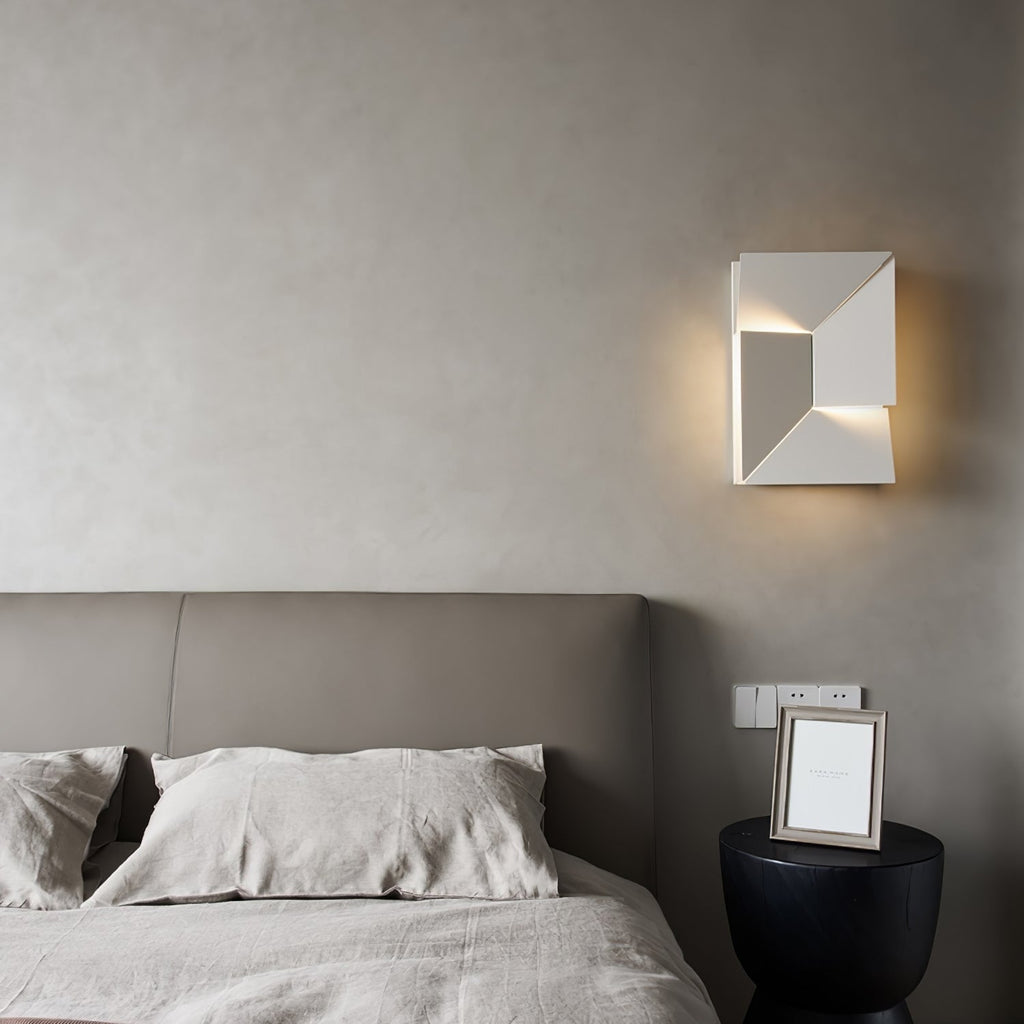 shadows-charging-grand-sconce-anzaz--110