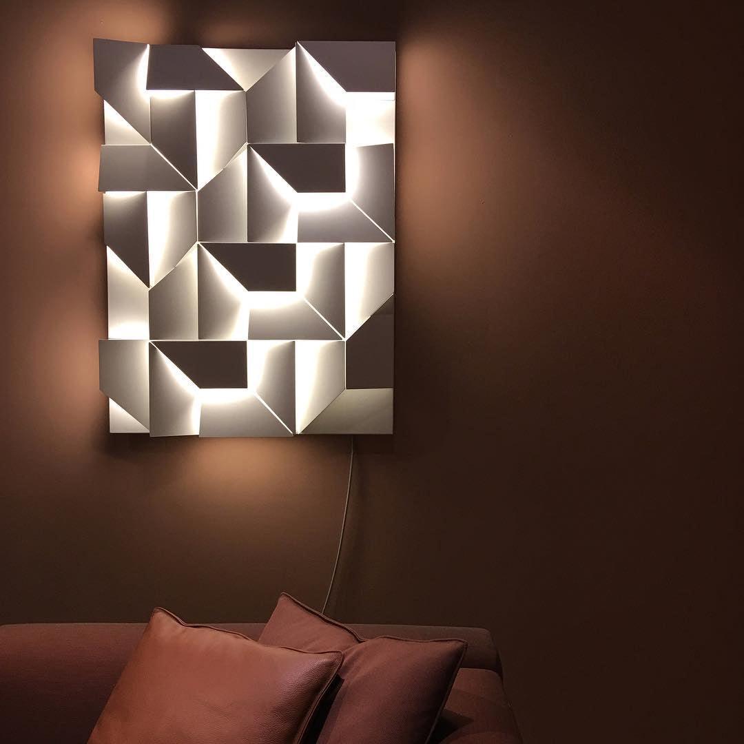 shadows-charging-grand-sconce-anzaz--42