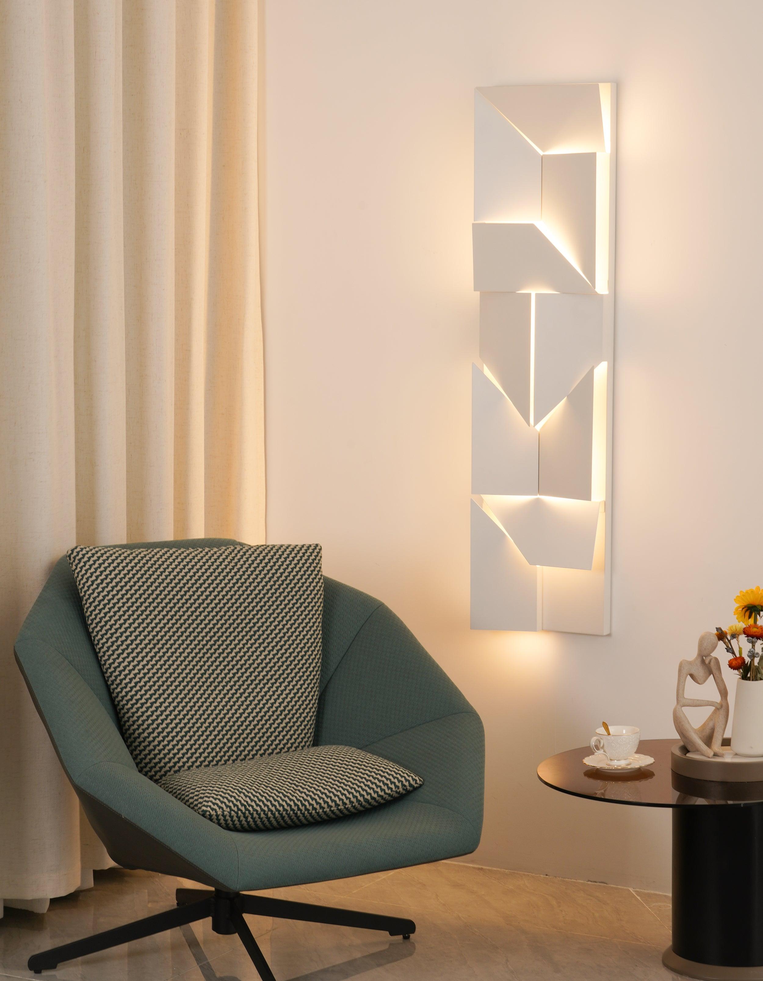 shadows-grand-plug-in-sconce-anzaz--82