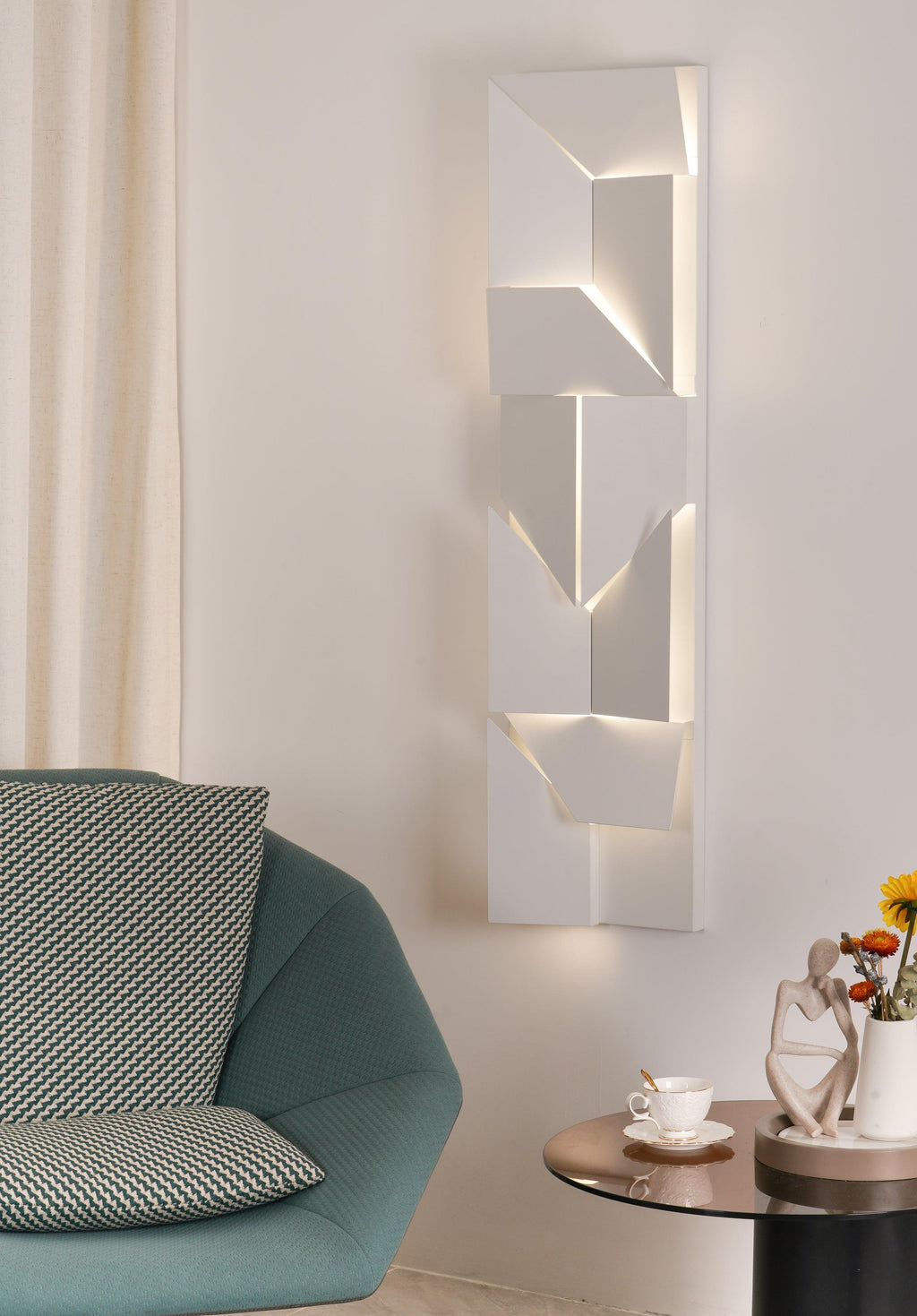 shadows-grand-plug-in-sconce-anzaz--84