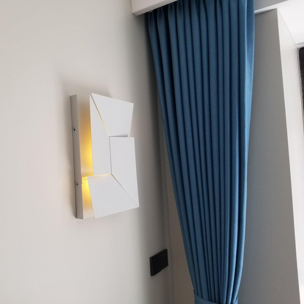 shadows-charging-grand-sconce-anzaz--57